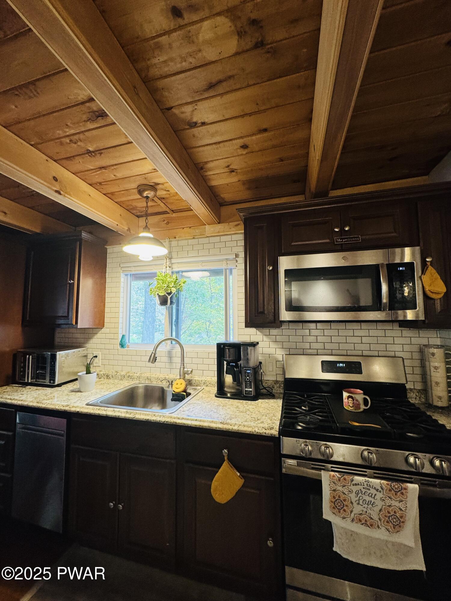 Lords Valley, Pennsylvania 18428, United States, 3 Bedrooms Bedrooms, ,2 BathroomsBathrooms,Residential,Active,216138