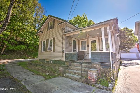 Homes For Sale - 412 Bishop Avenue<br/> Wayne County, Hawley, PA 18428