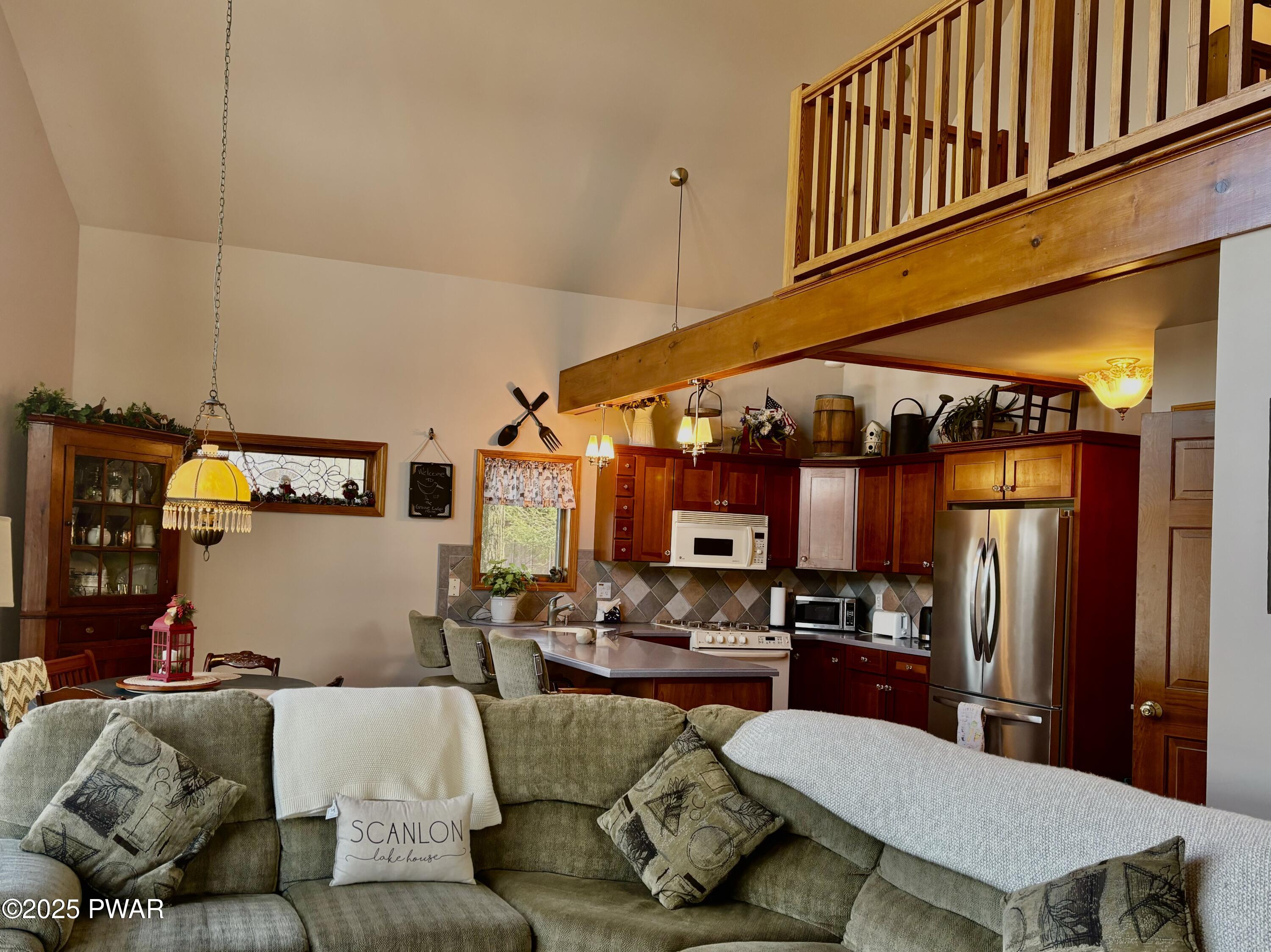111 Mountain Lake Drive, Dingmans Ferry, Pennsylvania image 6