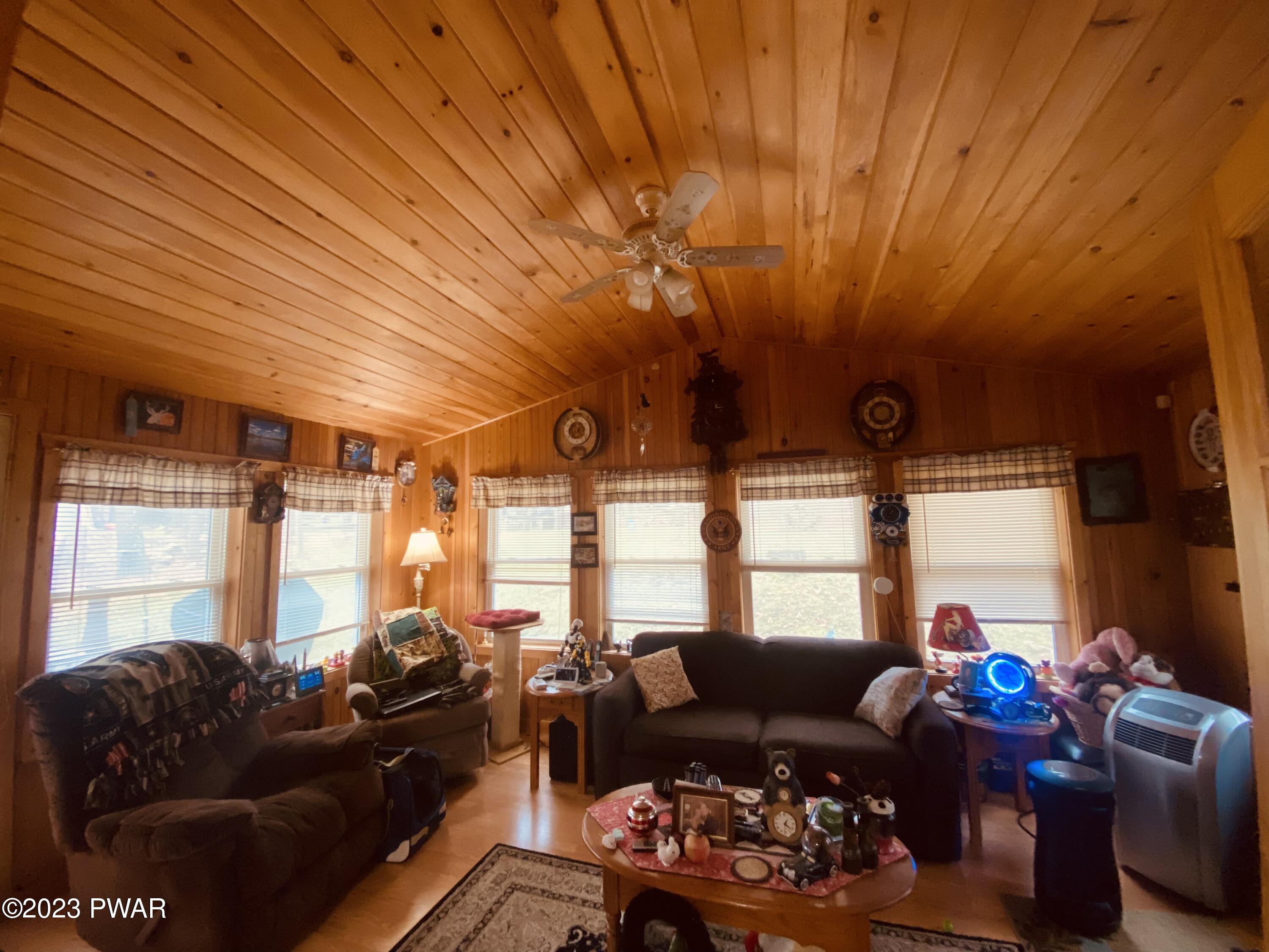 Greentown, Pennsylvania 18426, United States, 3 Bedrooms Bedrooms, ,2 BathroomsBathrooms,Residential,Pending,68681