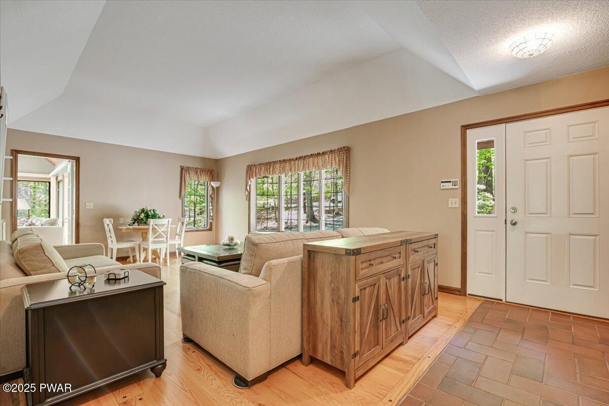 146 Cove Point Circle, Lakeville, Pennsylvania image 13
