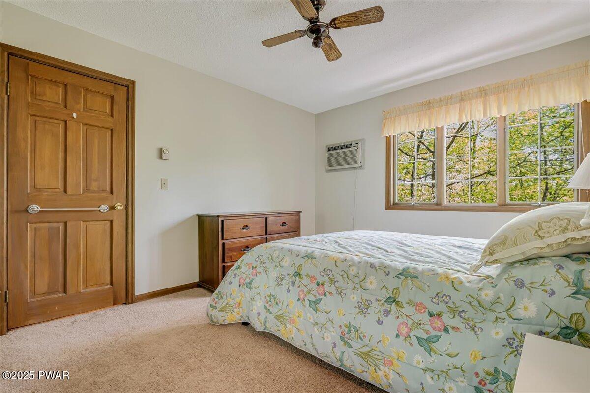 146 Cove Point Circle, Lakeville, Pennsylvania image 44