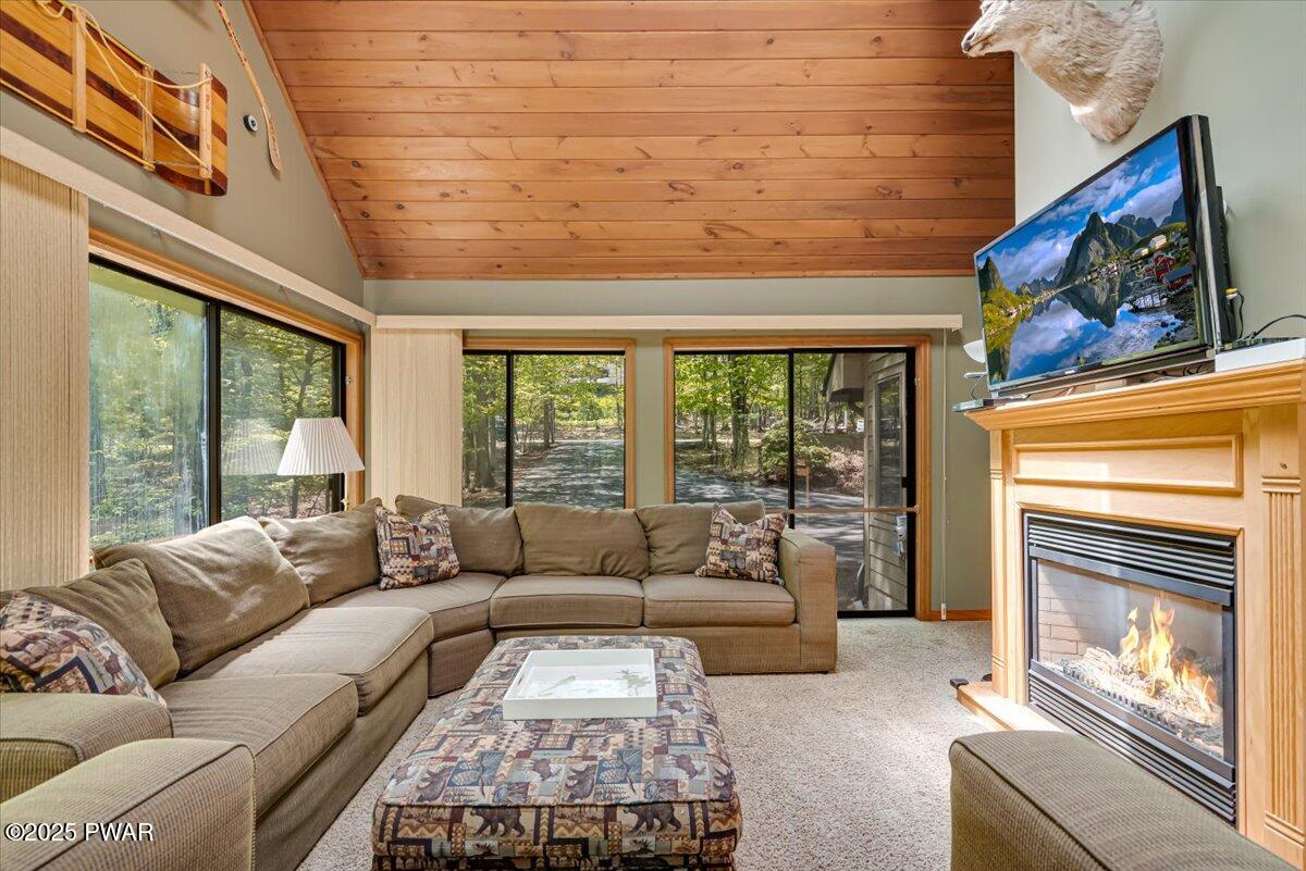 146 Cove Point Circle, Lakeville, Pennsylvania image 14