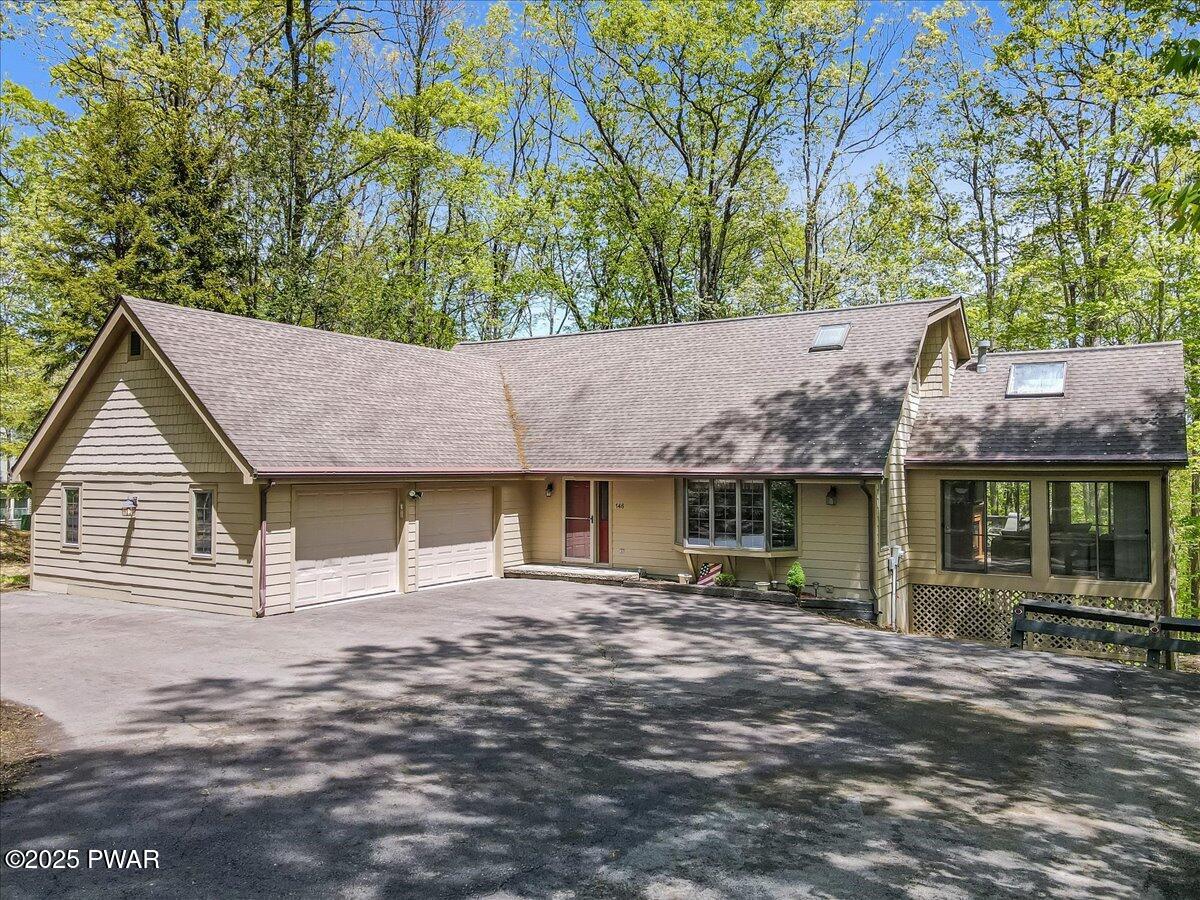 146 Cove Point Circle, Lakeville, Pennsylvania image 2