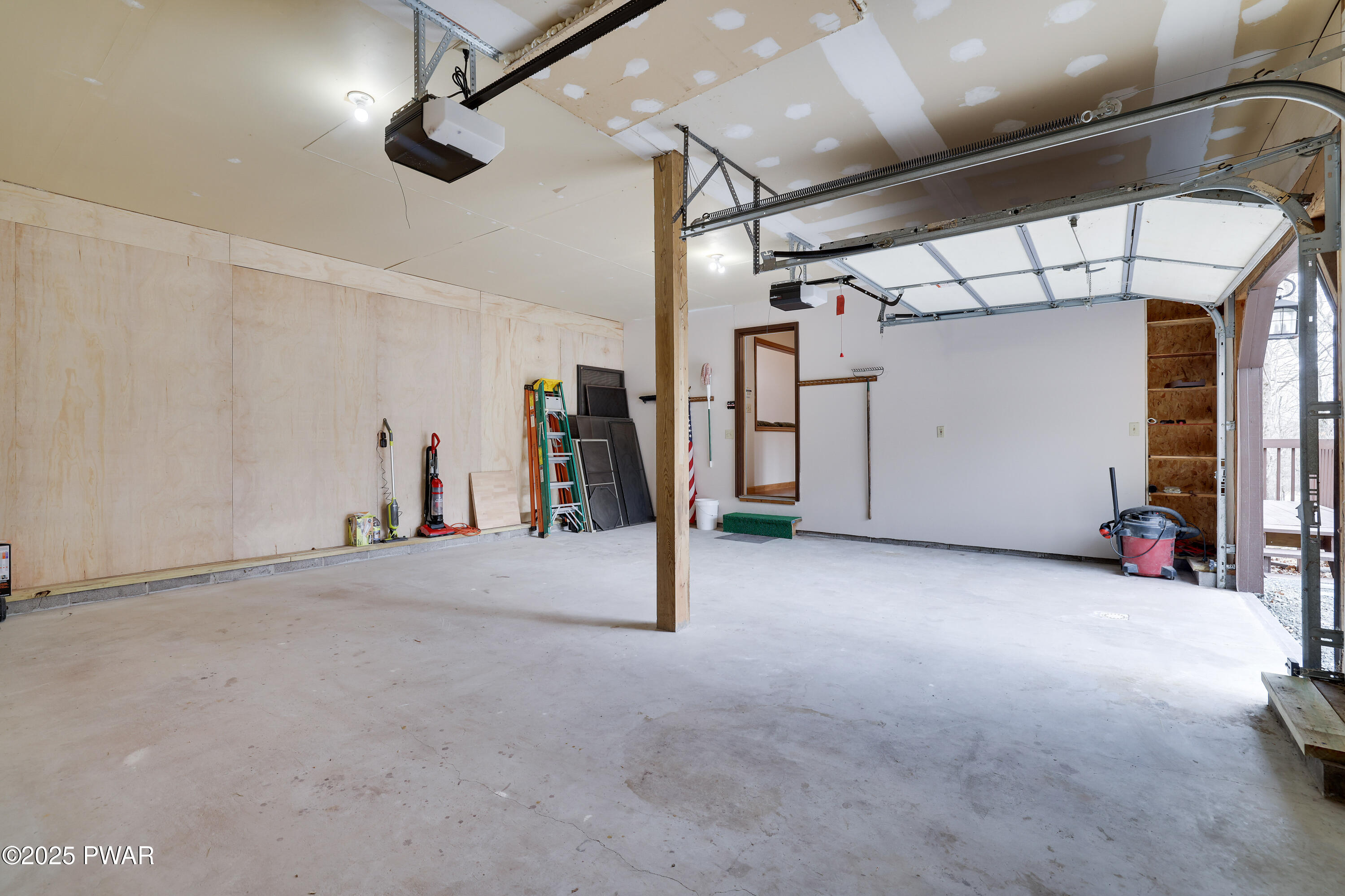 Hawley, Pennsylvania 18428, United States, 5 Bedrooms Bedrooms, ,3 BathroomsBathrooms,Residential,Pending,100887