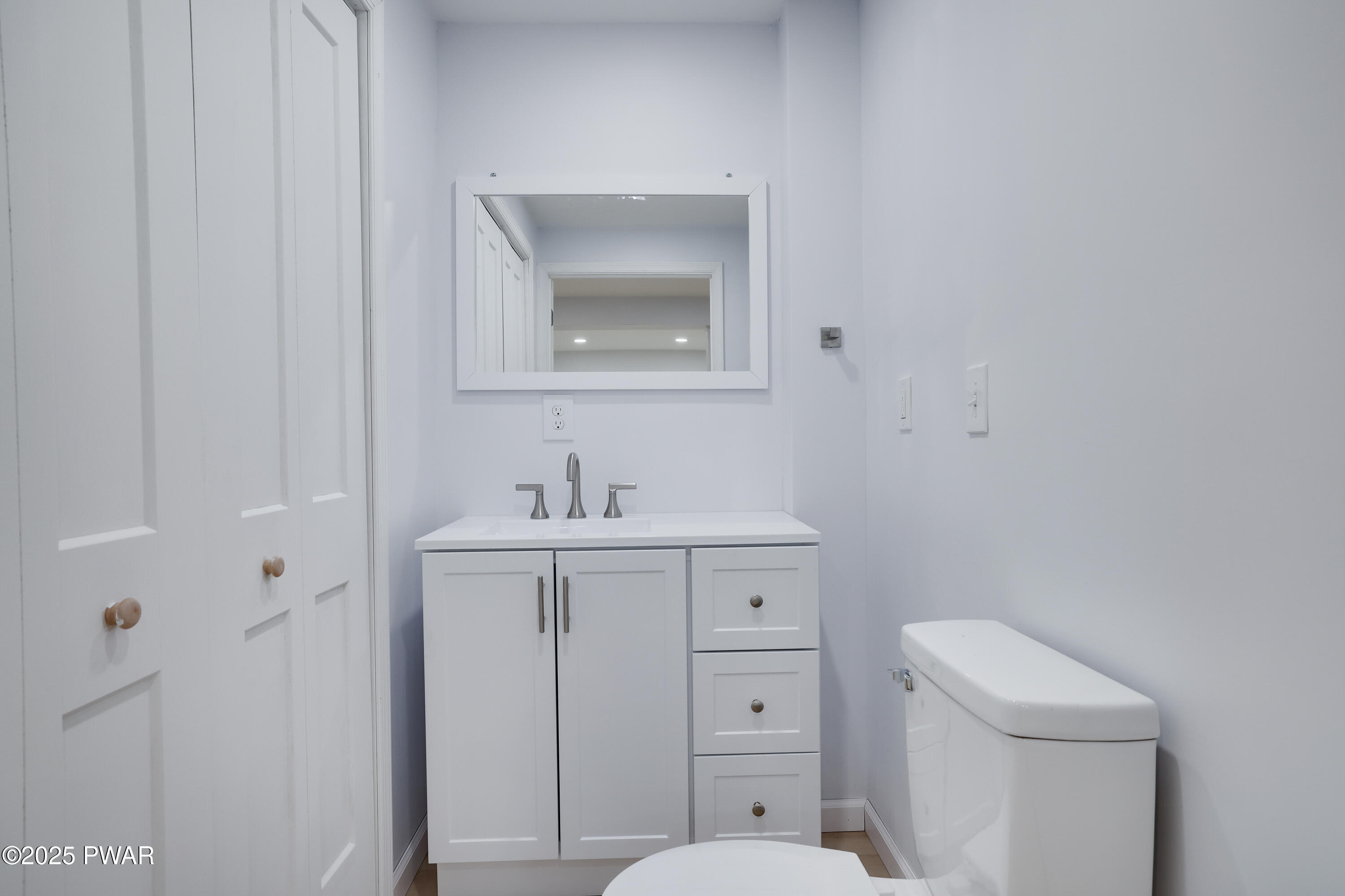 Hawley, Pennsylvania 18428, United States, 5 Bedrooms Bedrooms, ,3 BathroomsBathrooms,Residential,Pending,100887