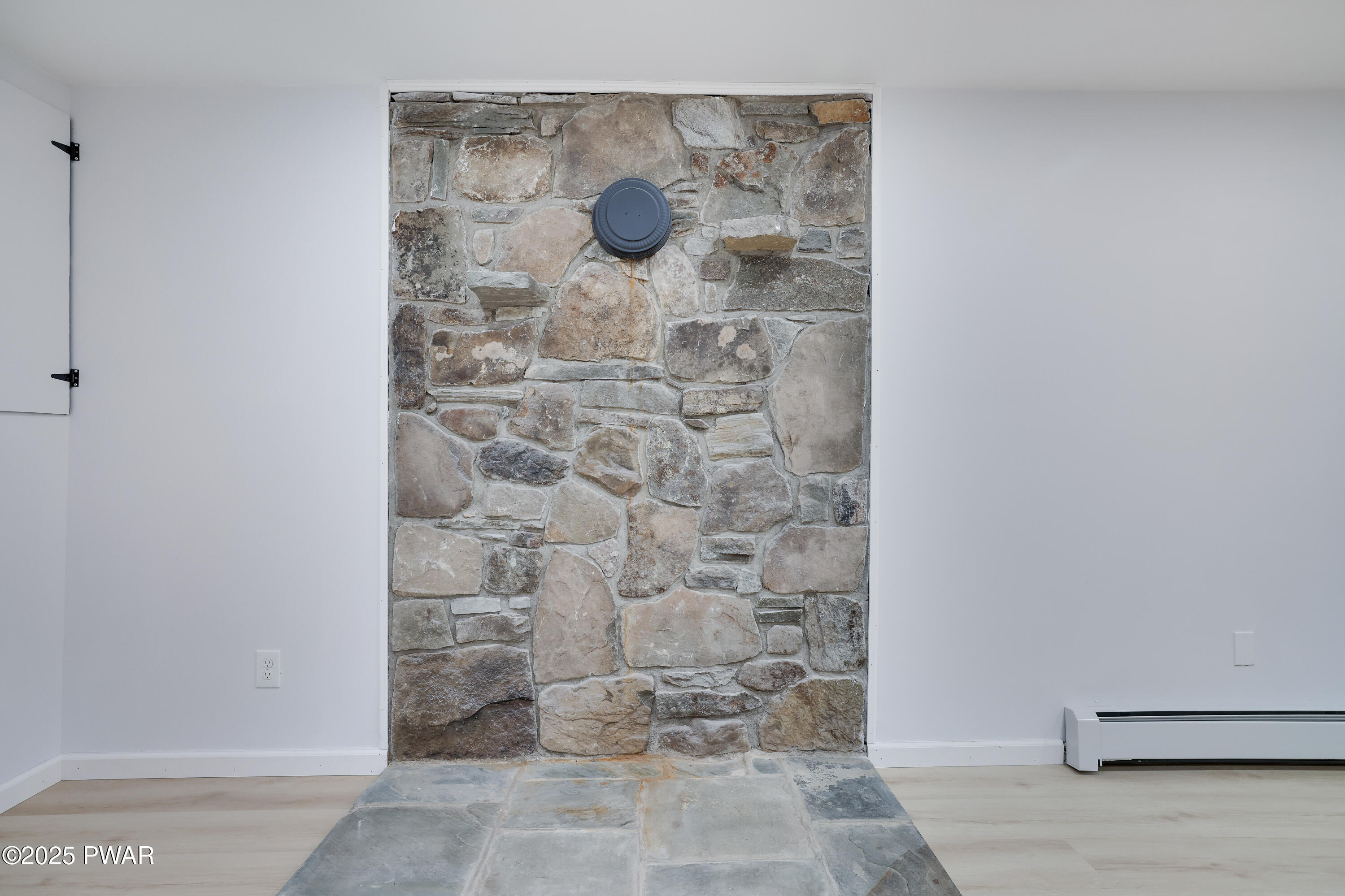 Hawley, Pennsylvania 18428, United States, 5 Bedrooms Bedrooms, ,3 BathroomsBathrooms,Residential,Pending,100887