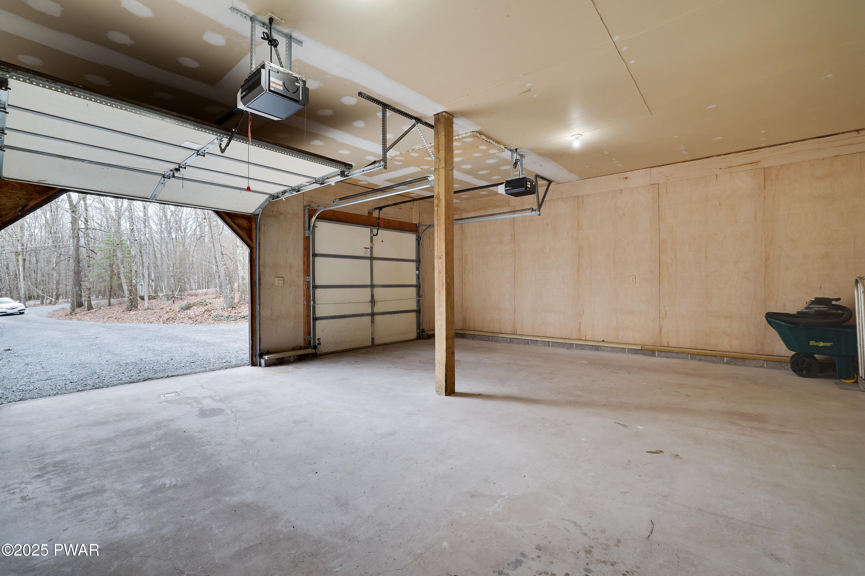 Hawley, Pennsylvania 18428, United States, 5 Bedrooms Bedrooms, ,3 BathroomsBathrooms,Residential,Pending,100887