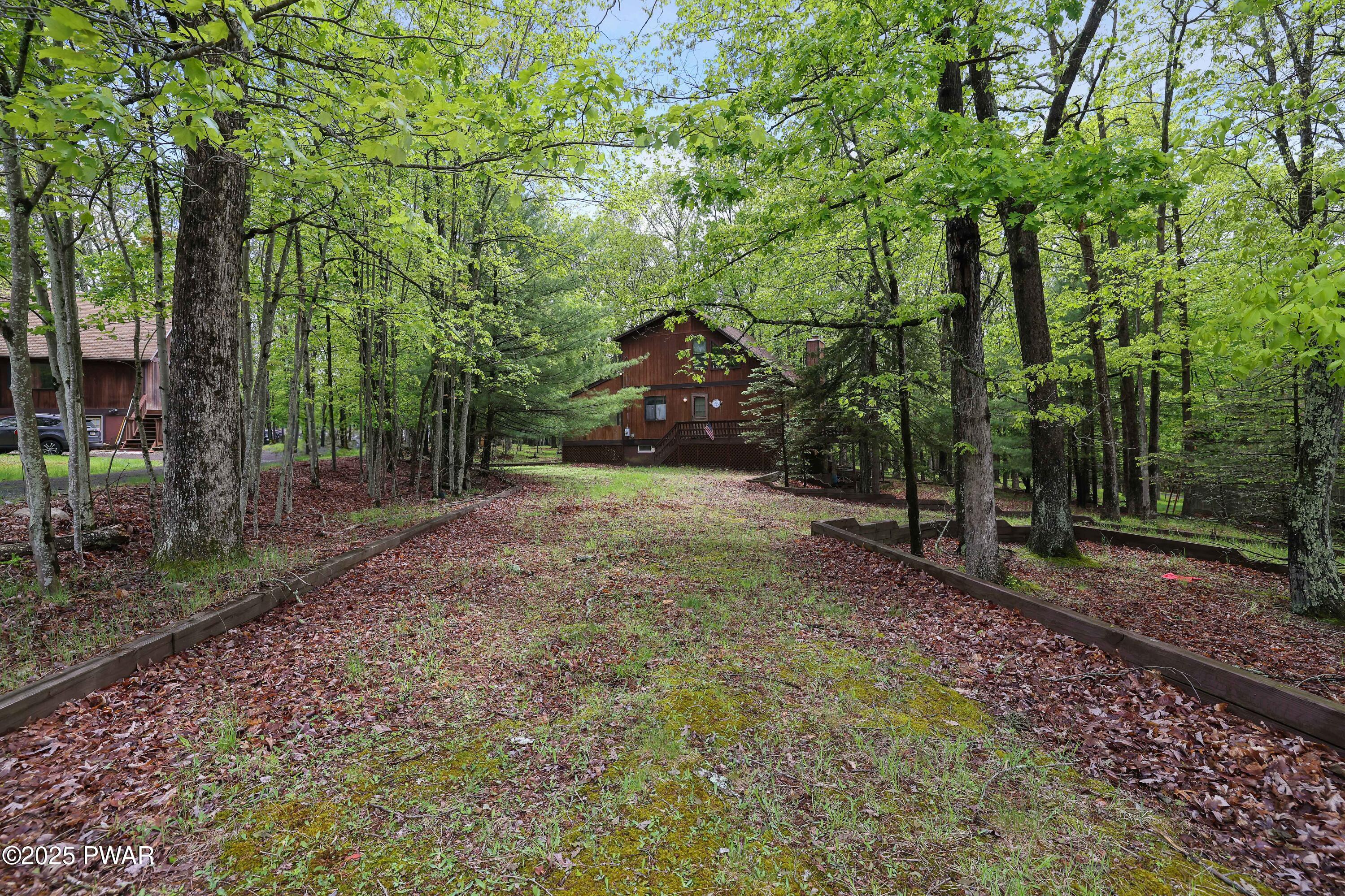 105 Golden Eagle Terrace, Milford, Pennsylvania image 2