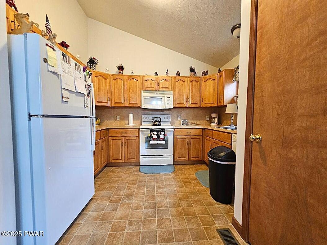 801 Sun Valley Court, Tafton, Pennsylvania image 5
