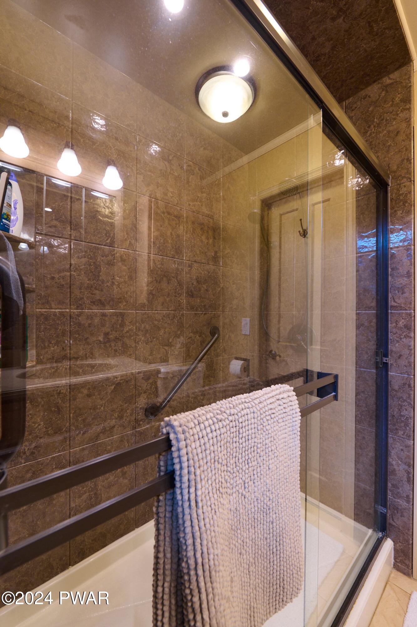 Hawley, Pennsylvania 18428, United States, 4 Bedrooms Bedrooms, ,2 BathroomsBathrooms,Residential,Pending,61446