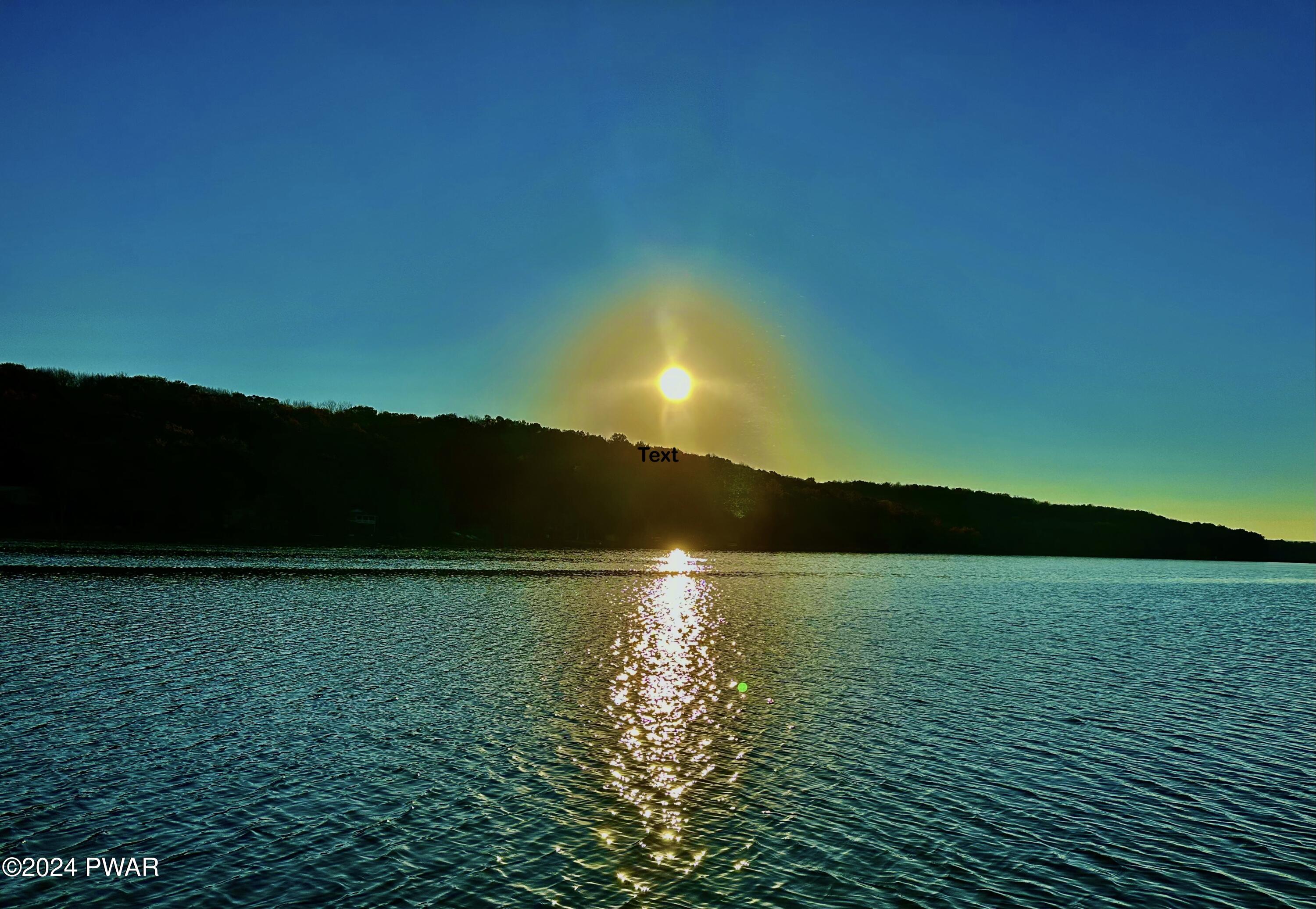 Hawley, Pennsylvania 18428, United States, 4 Bedrooms Bedrooms, ,2 BathroomsBathrooms,Residential,Pending,61446