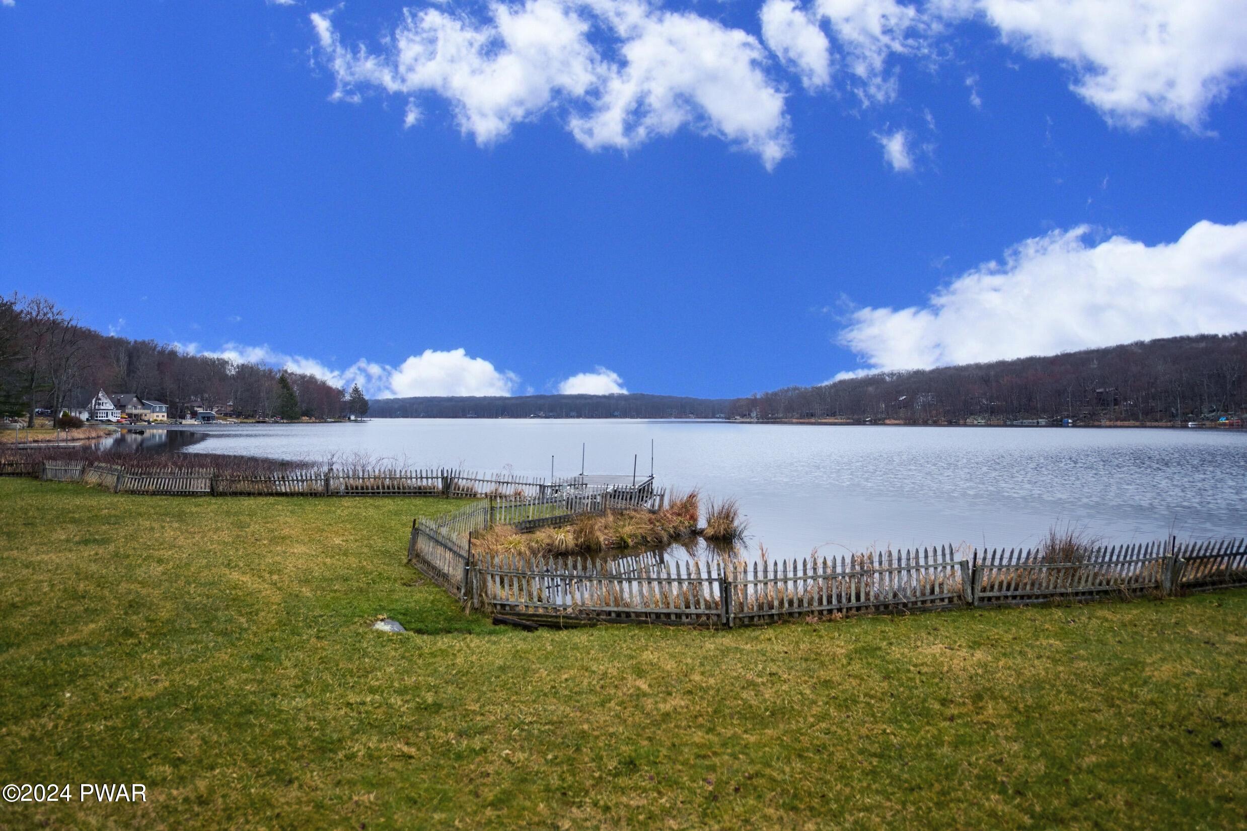 Hawley, Pennsylvania 18428, United States, 4 Bedrooms Bedrooms, ,2 BathroomsBathrooms,Residential,Pending,61446