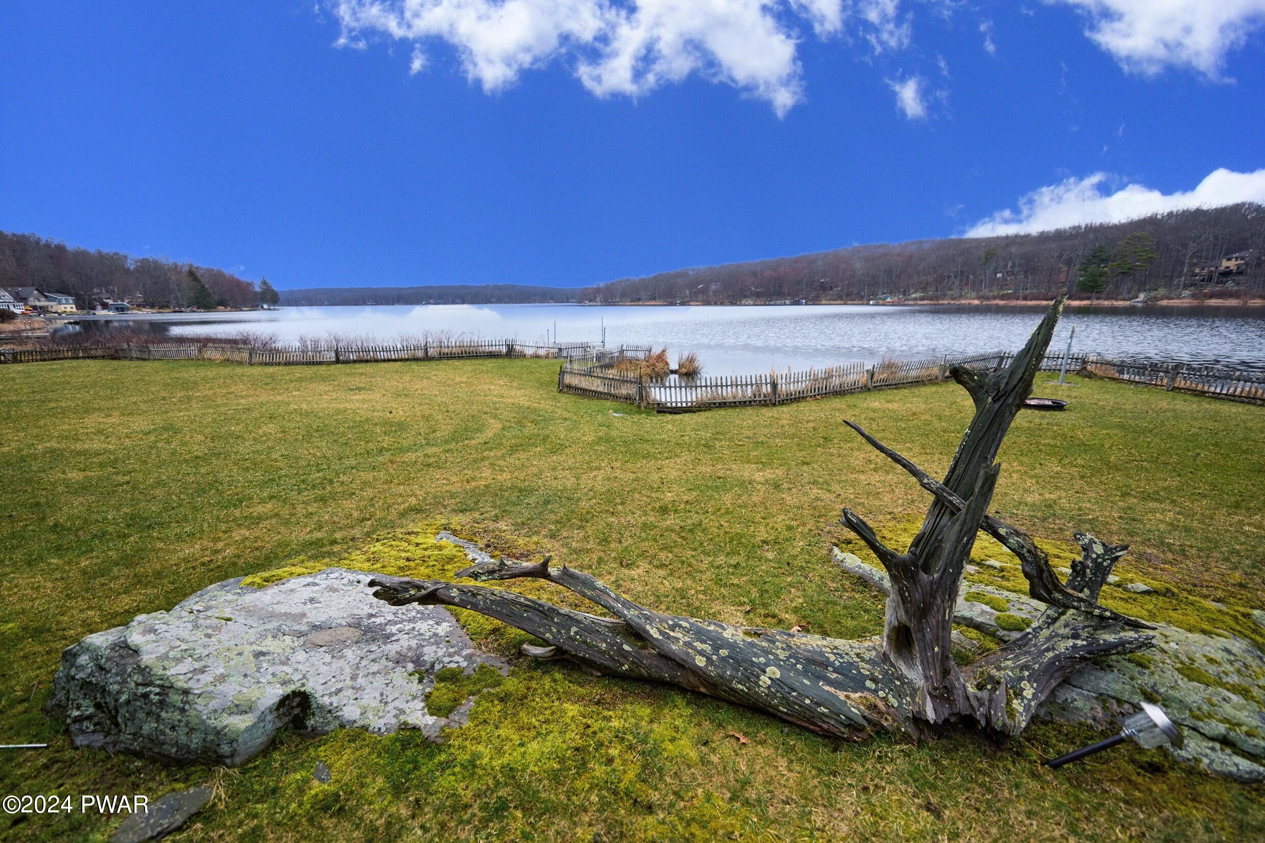 Hawley, Pennsylvania 18428, United States, 4 Bedrooms Bedrooms, ,2 BathroomsBathrooms,Residential,Pending,61446