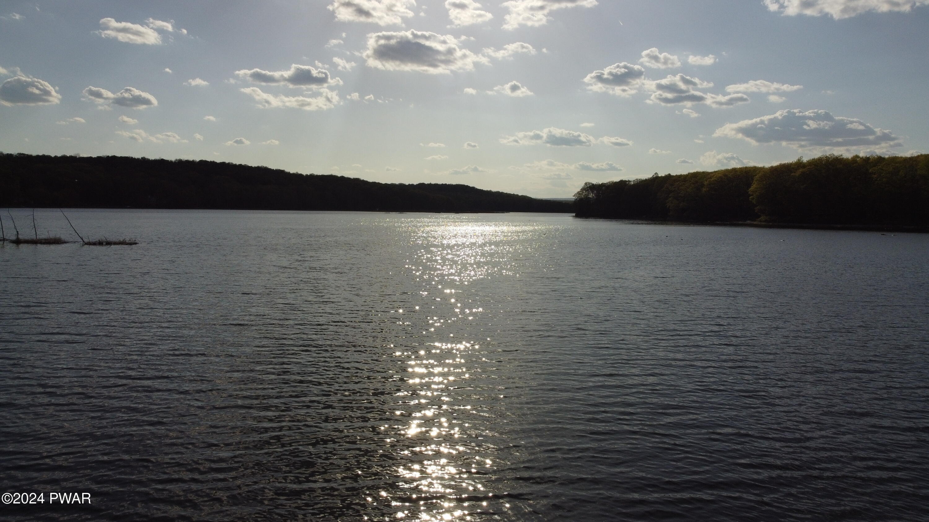 Hawley, Pennsylvania 18428, United States, 4 Bedrooms Bedrooms, ,2 BathroomsBathrooms,Residential,Pending,61446