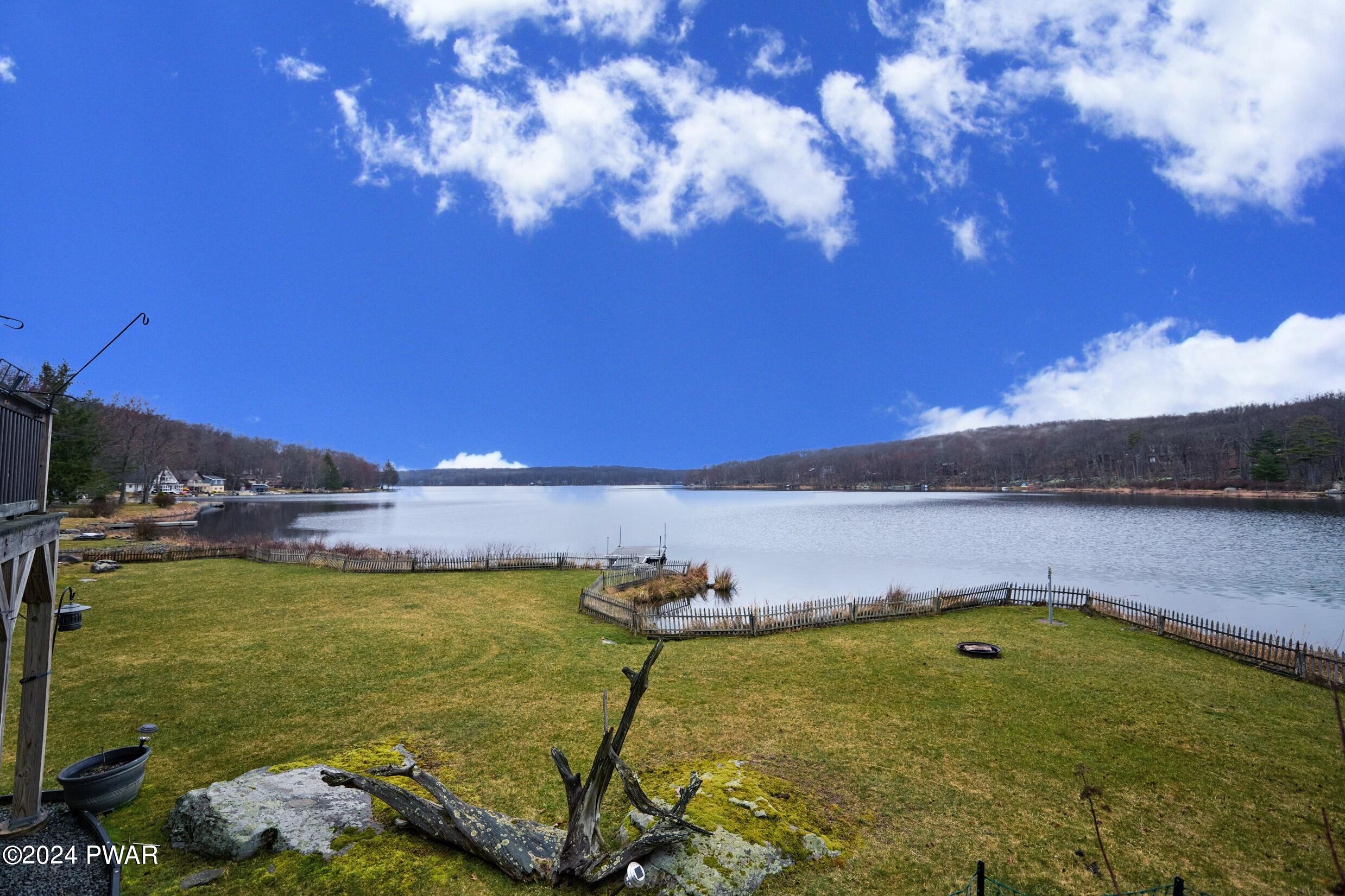 Hawley, Pennsylvania 18428, United States, 4 Bedrooms Bedrooms, ,2 BathroomsBathrooms,Residential,Pending,61446