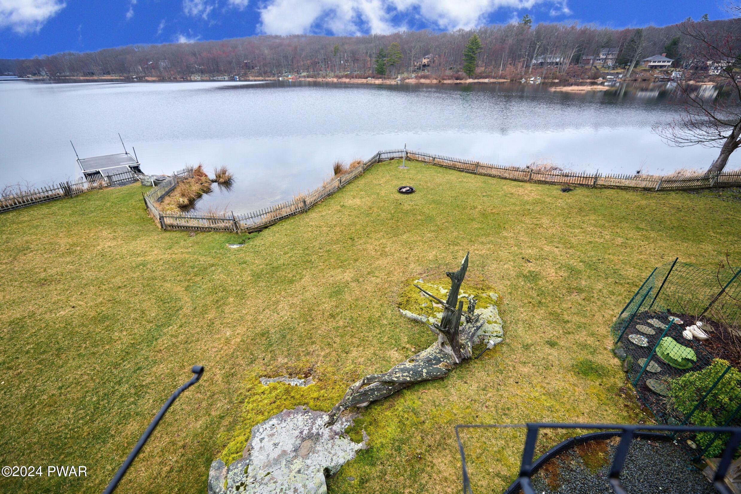 Hawley, Pennsylvania 18428, United States, 4 Bedrooms Bedrooms, ,2 BathroomsBathrooms,Residential,Pending,61446