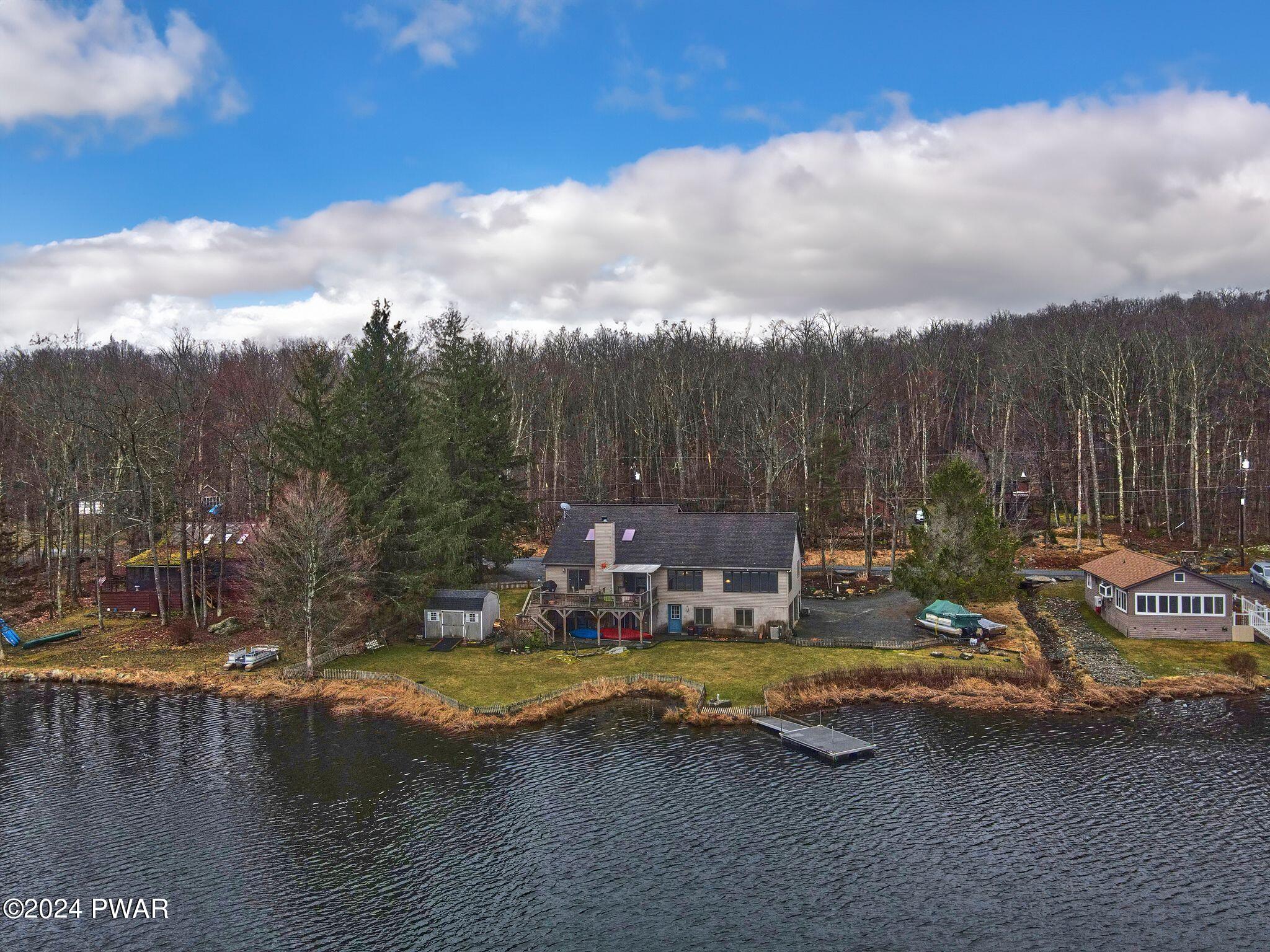 Hawley, Pennsylvania 18428, United States, 4 Bedrooms Bedrooms, ,2 BathroomsBathrooms,Residential,Pending,61446