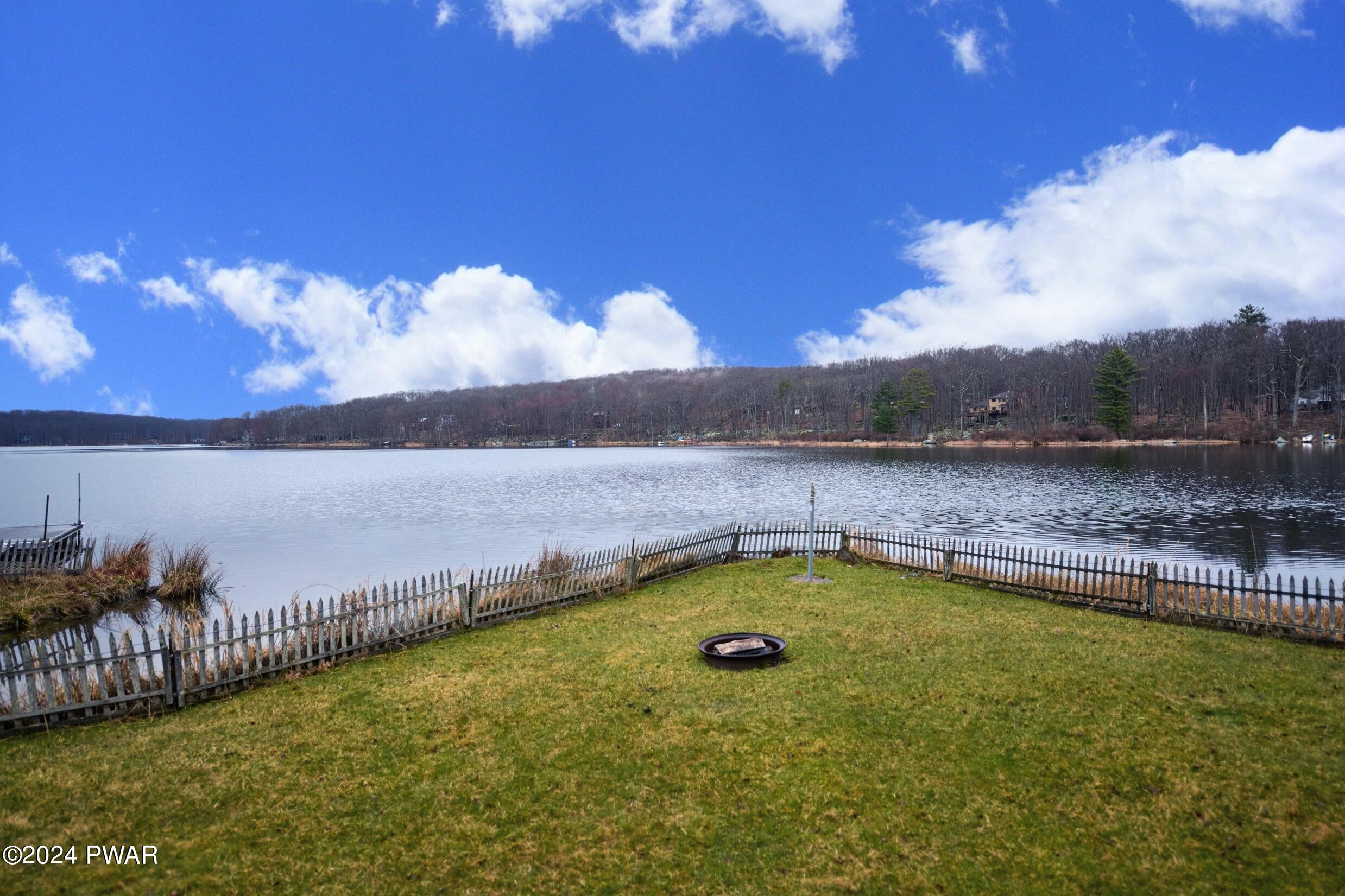 Hawley, Pennsylvania 18428, United States, 4 Bedrooms Bedrooms, ,2 BathroomsBathrooms,Residential,Pending,61446