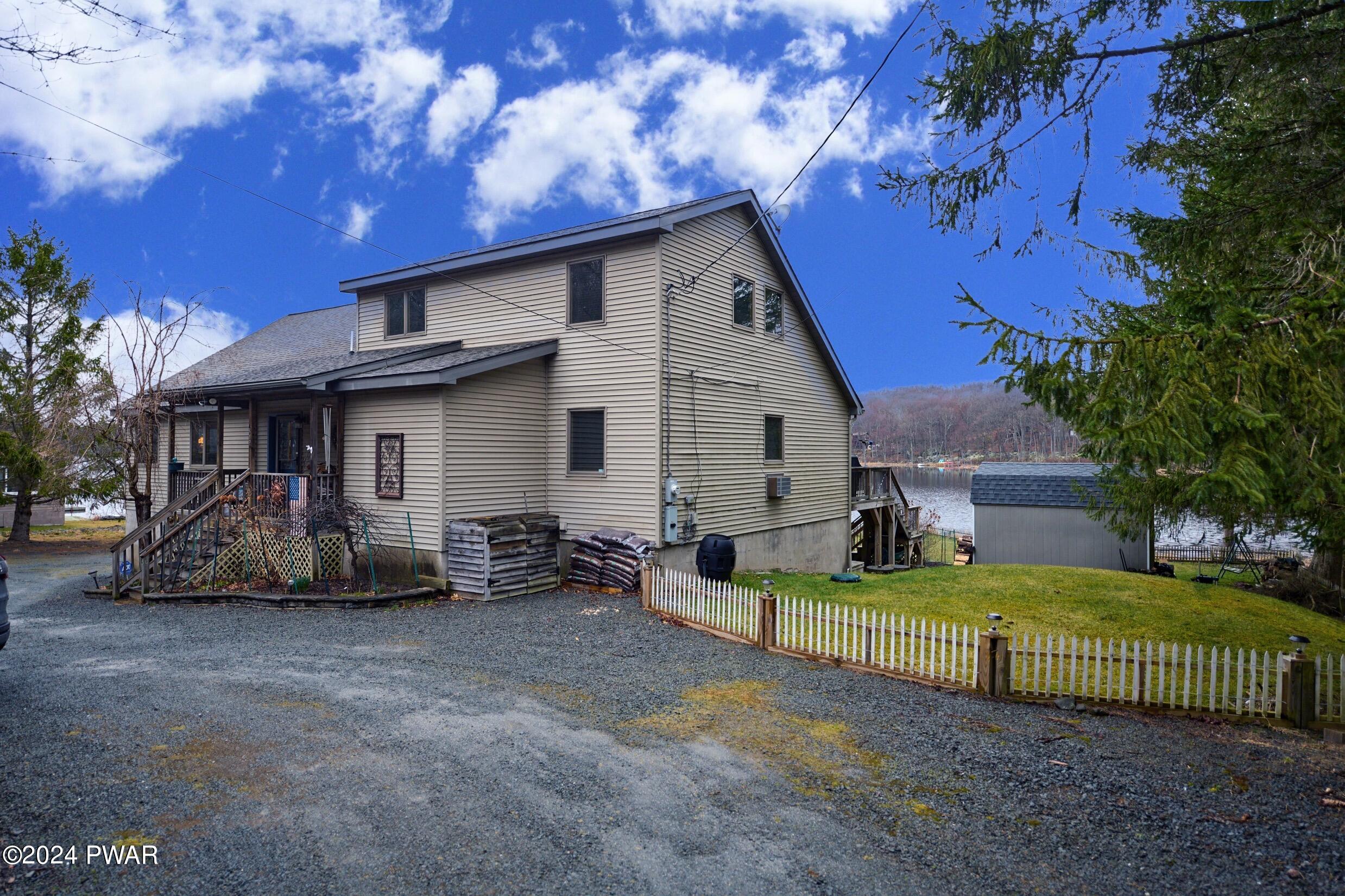 Hawley, Pennsylvania 18428, United States, 4 Bedrooms Bedrooms, ,2 BathroomsBathrooms,Residential,Pending,61446