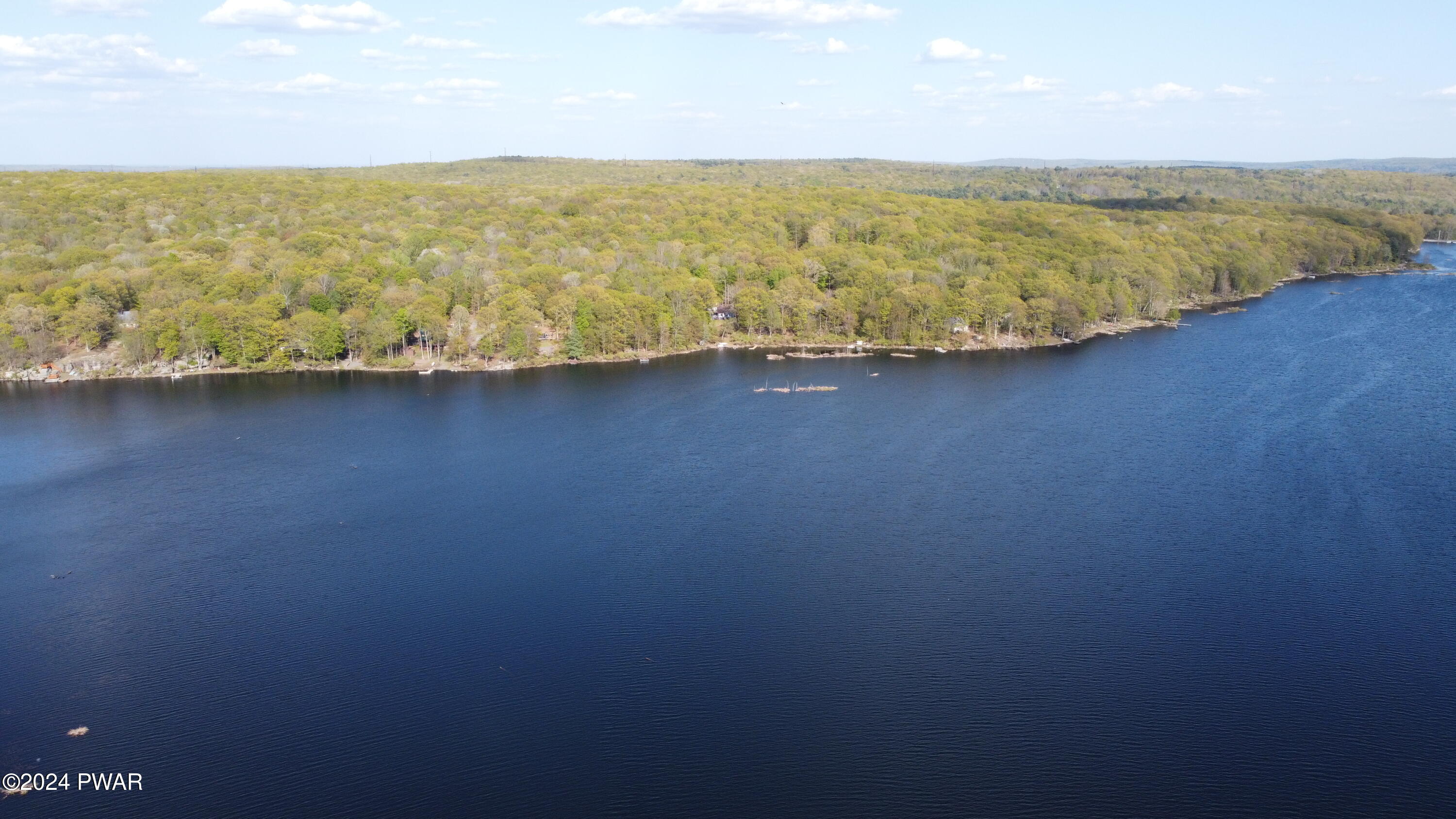 Hawley, Pennsylvania 18428, United States, 4 Bedrooms Bedrooms, ,2 BathroomsBathrooms,Residential,Pending,61446