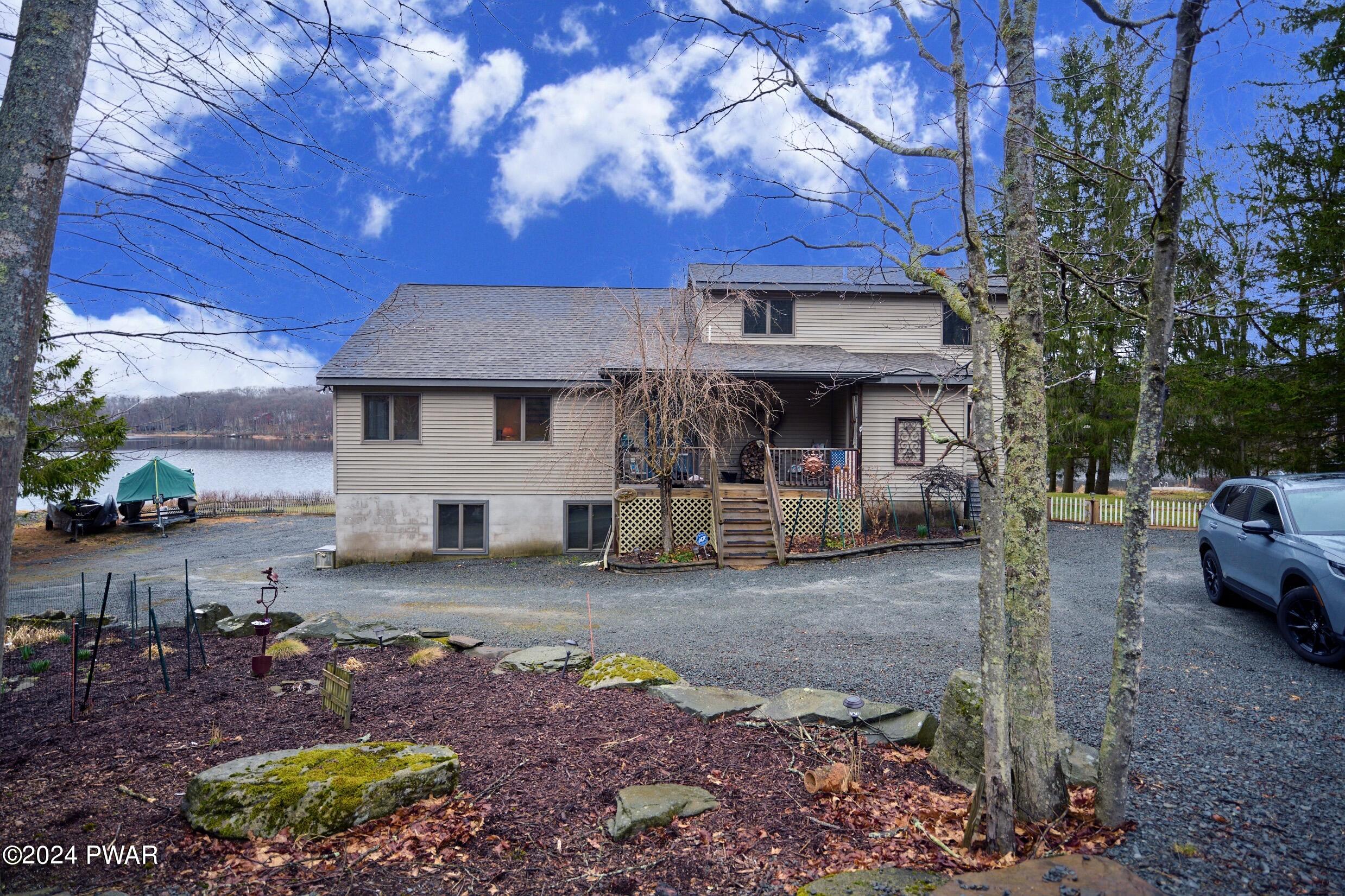 Hawley, Pennsylvania 18428, United States, 4 Bedrooms Bedrooms, ,2 BathroomsBathrooms,Residential,Pending,61446