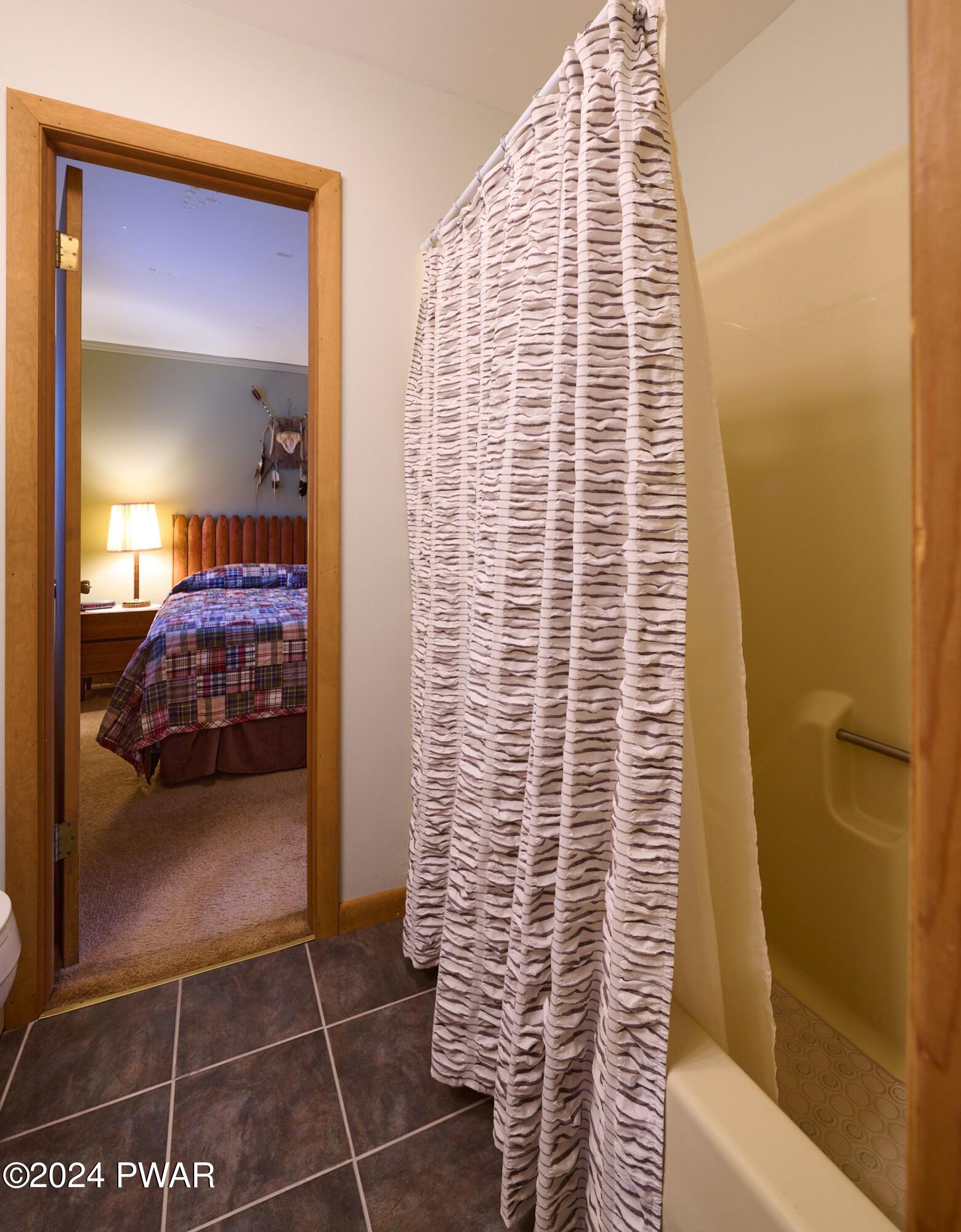 Hawley, Pennsylvania 18428, United States, 4 Bedrooms Bedrooms, ,2 BathroomsBathrooms,Residential,Pending,61446