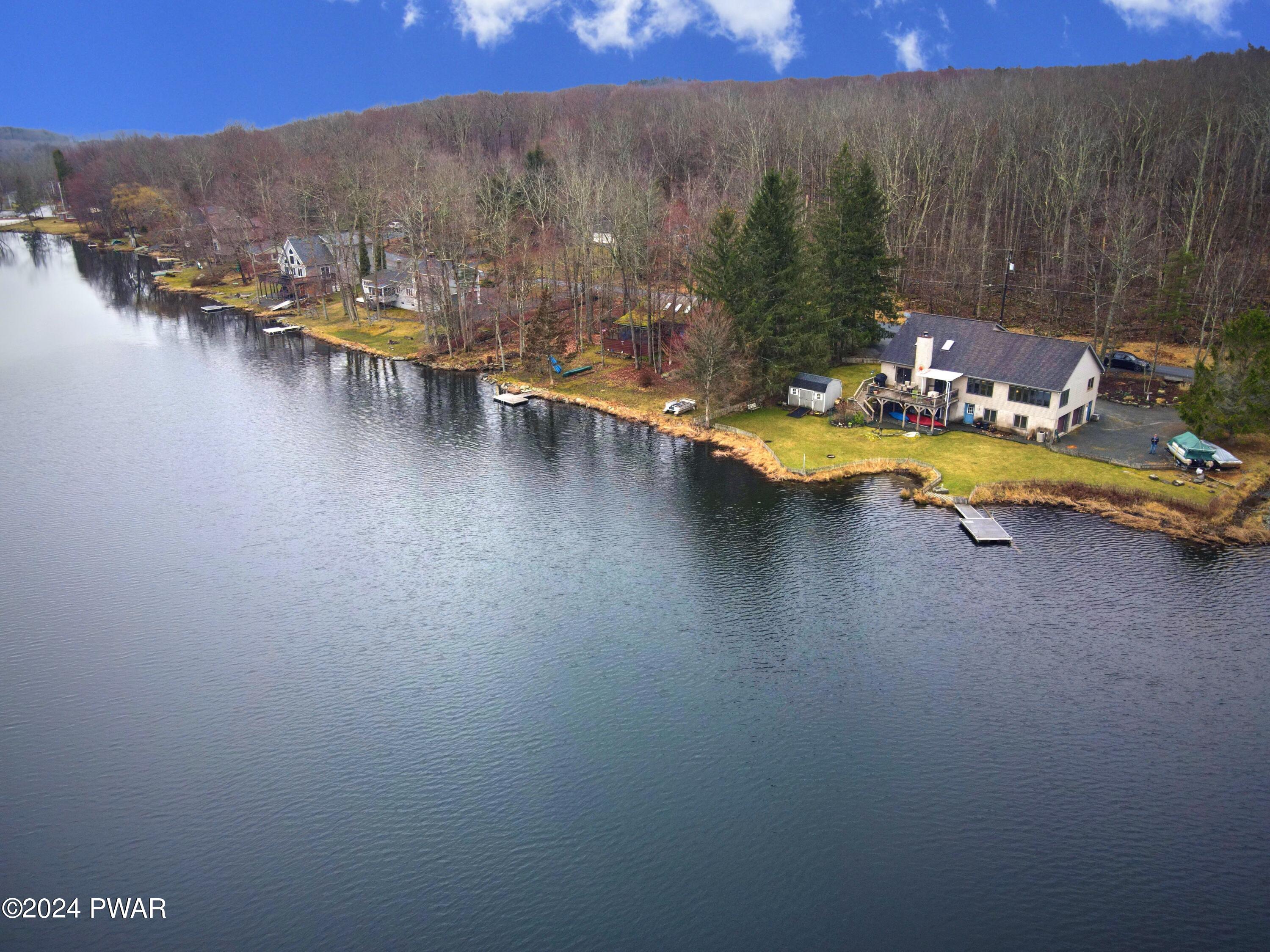 Hawley, Pennsylvania 18428, United States, 4 Bedrooms Bedrooms, ,2 BathroomsBathrooms,Residential,Pending,61446