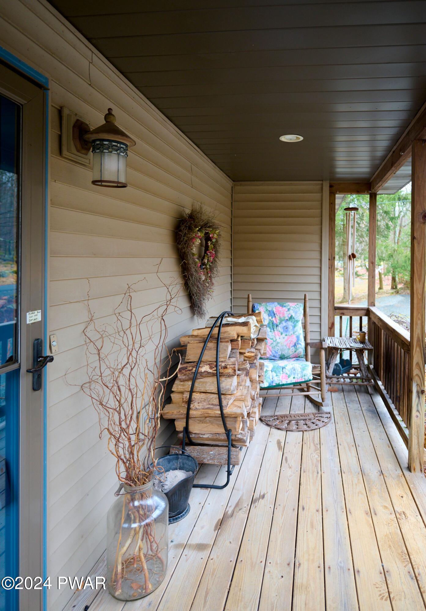 Hawley, Pennsylvania 18428, United States, 4 Bedrooms Bedrooms, ,2 BathroomsBathrooms,Residential,Pending,61446