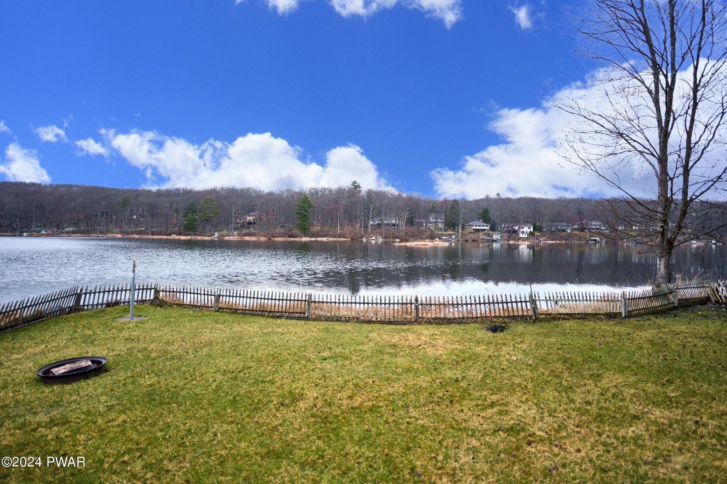 Hawley, Pennsylvania 18428, United States, 4 Bedrooms Bedrooms, ,2 BathroomsBathrooms,Residential,Pending,61446