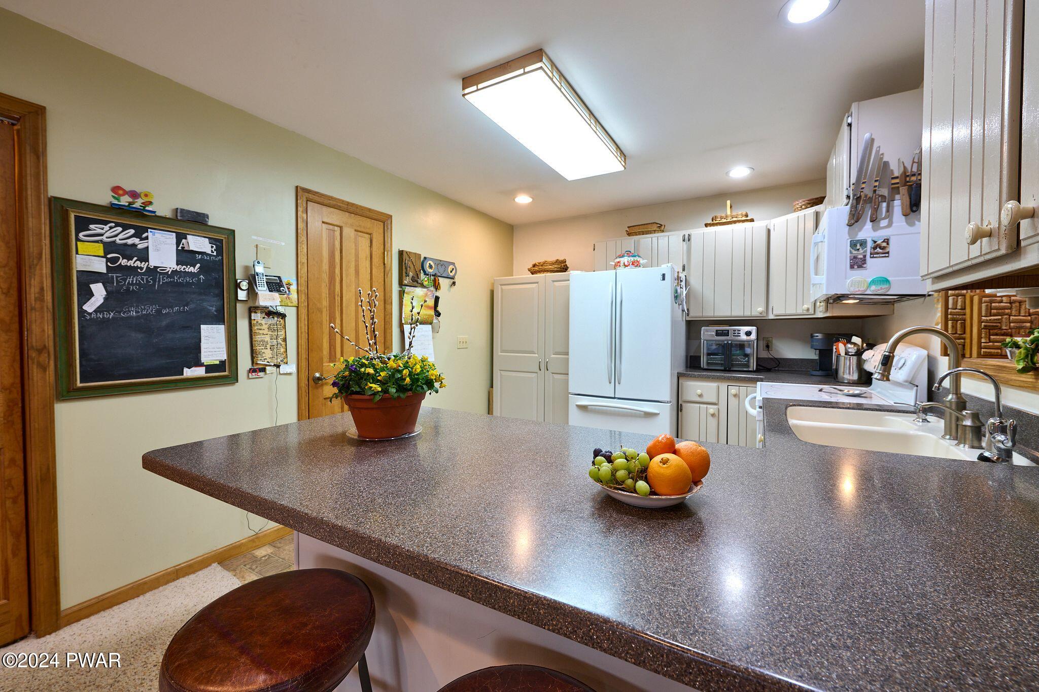 Hawley, Pennsylvania 18428, United States, 4 Bedrooms Bedrooms, ,2 BathroomsBathrooms,Residential,Pending,61446