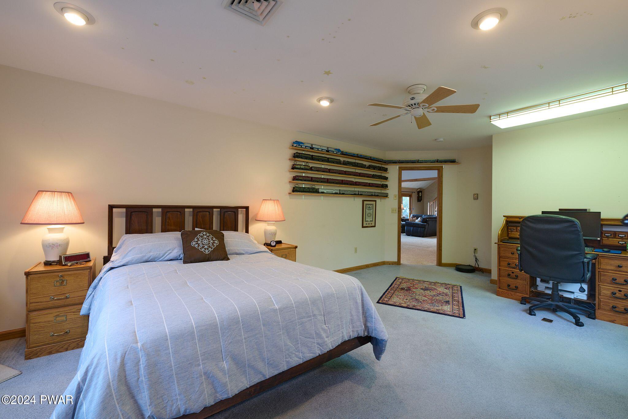 Hawley, Pennsylvania 18428, United States, 4 Bedrooms Bedrooms, ,2 BathroomsBathrooms,Residential,Pending,61446