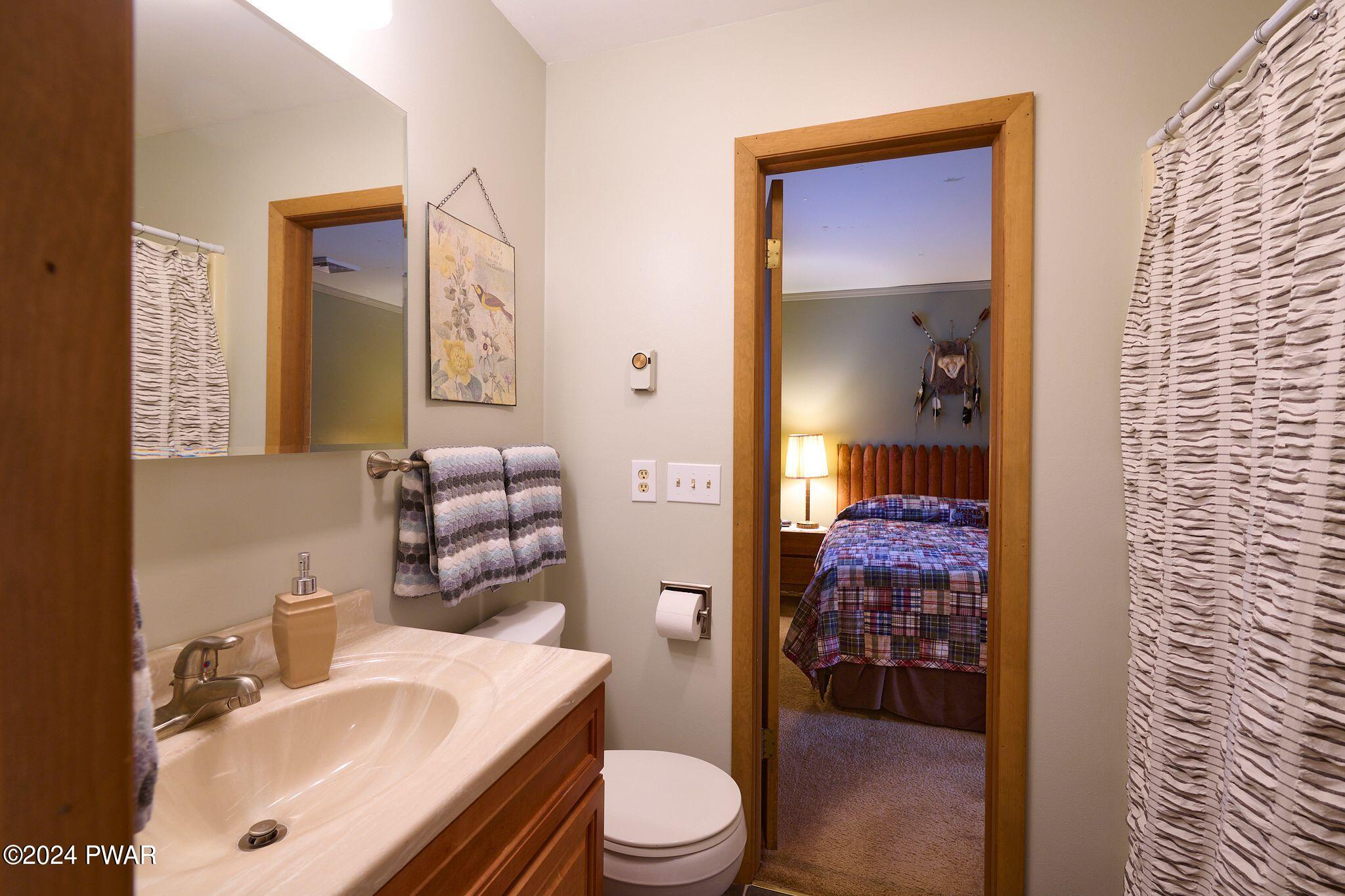 Hawley, Pennsylvania 18428, United States, 4 Bedrooms Bedrooms, ,2 BathroomsBathrooms,Residential,Pending,61446