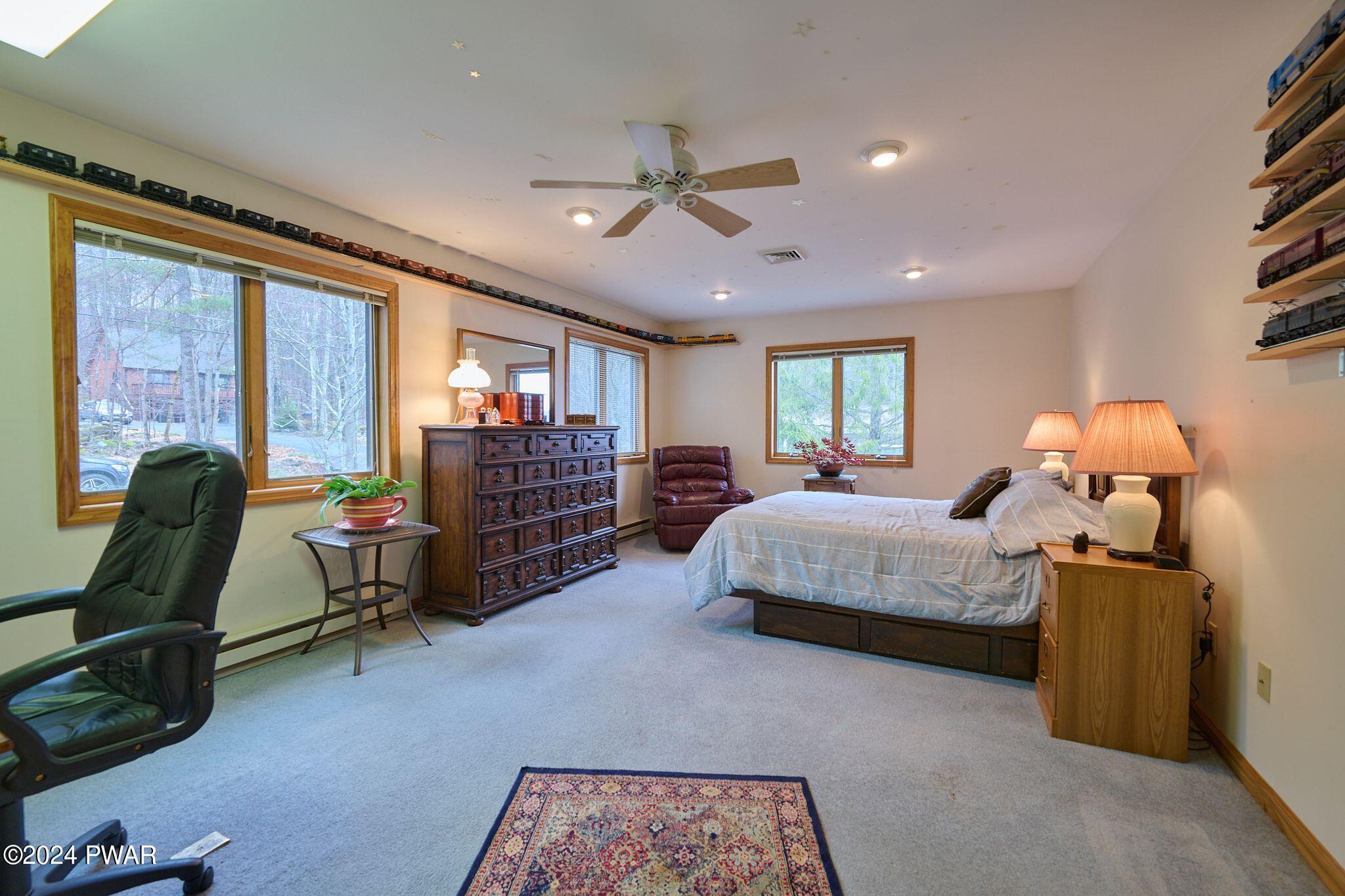 Hawley, Pennsylvania 18428, United States, 4 Bedrooms Bedrooms, ,2 BathroomsBathrooms,Residential,Pending,61446