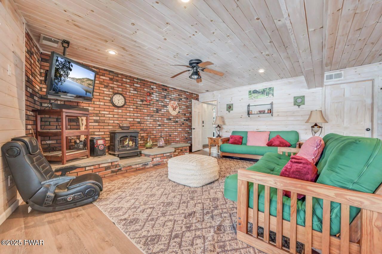 Lake Ariel, Pennsylvania, 18436, United States, 5 Bedrooms Bedrooms, ,2 BathroomsBathrooms,Residential,Active,2006806