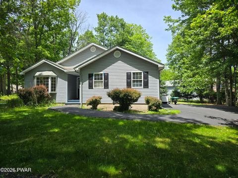 Homes For Sale - 502 Carrock Way<br/> Pike County, Tamiment, PA 18371