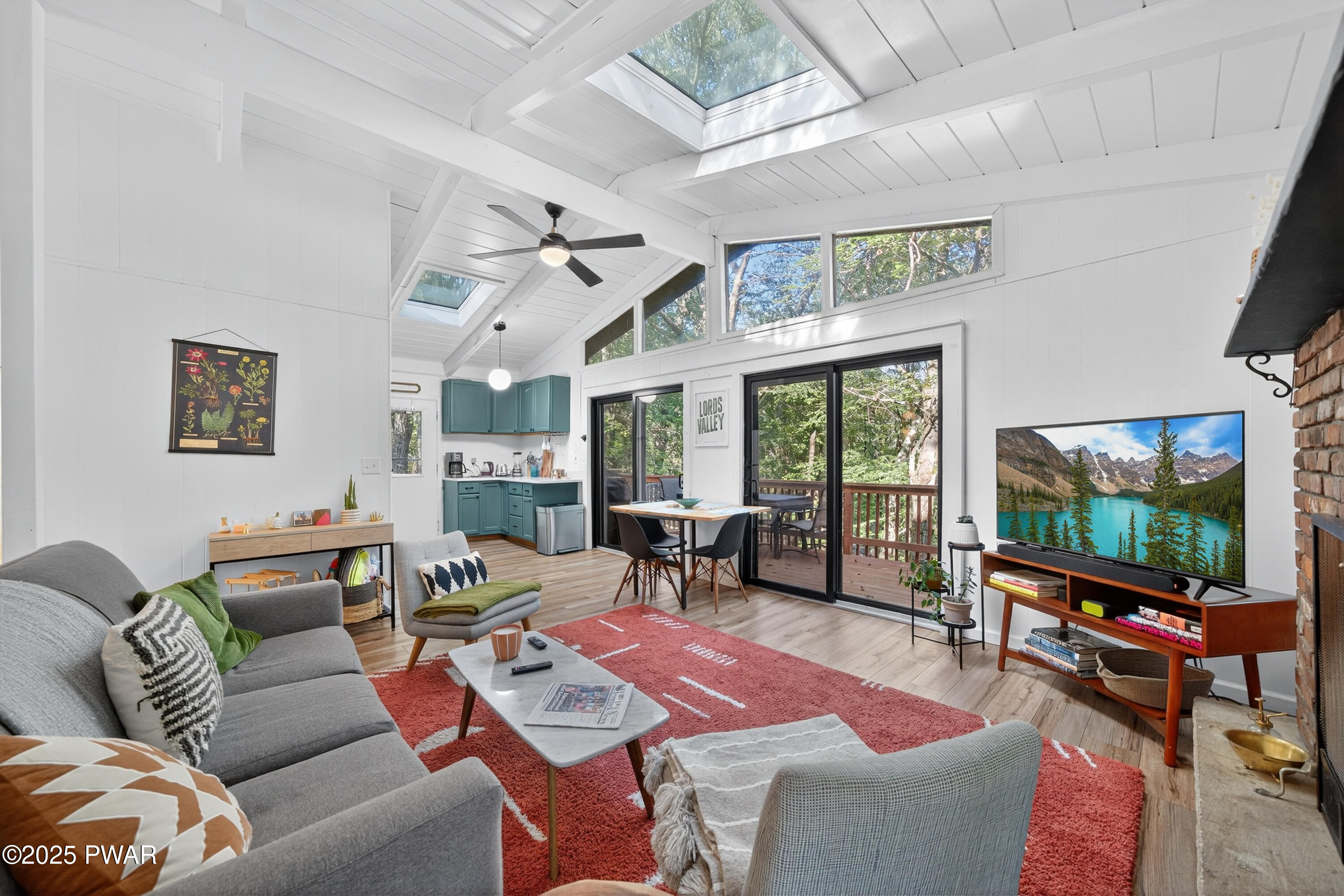 Lords Valley, Pennsylvania 18428, United States, 3 Bedrooms Bedrooms, ,2 BathroomsBathrooms,Residential,Active,201011