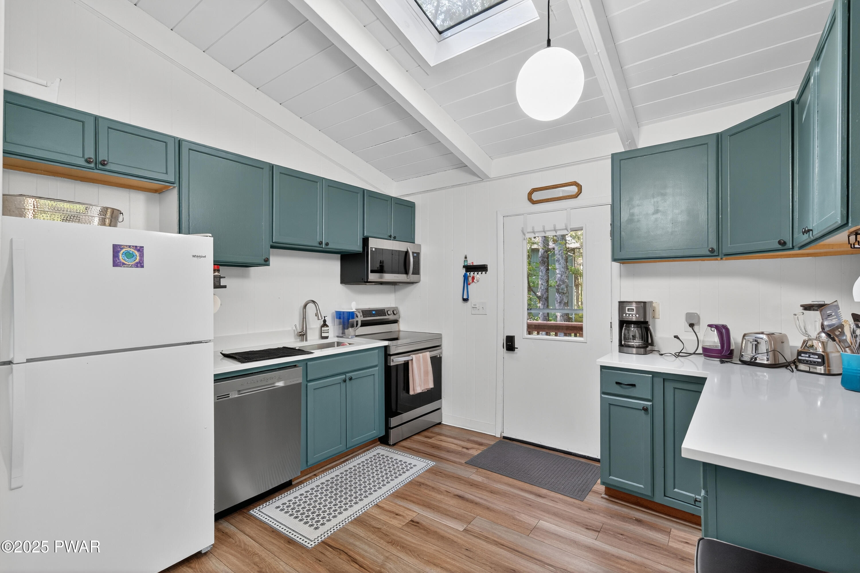 Lords Valley, Pennsylvania 18428, United States, 3 Bedrooms Bedrooms, ,2 BathroomsBathrooms,Residential,Active,201011