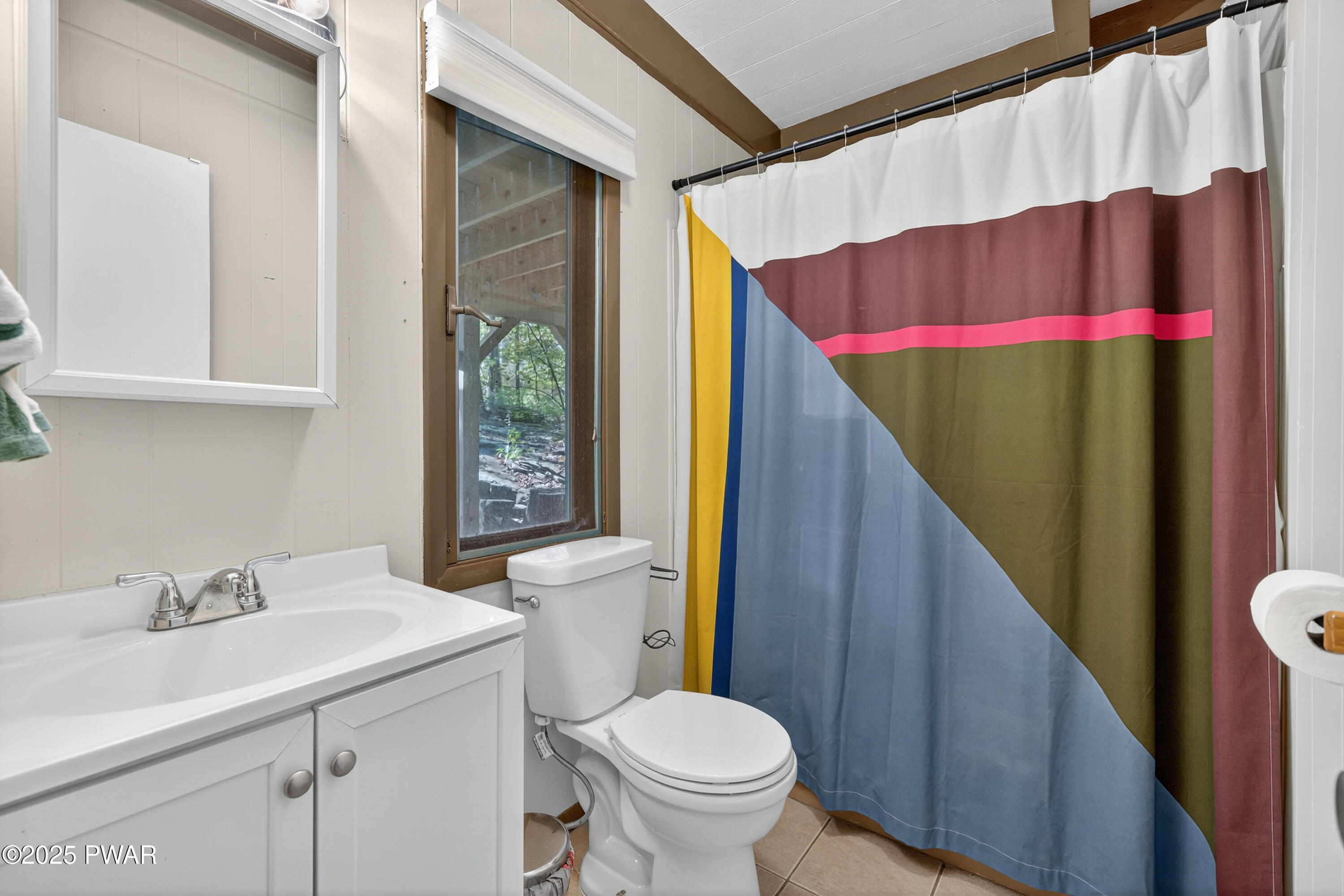 Lords Valley, Pennsylvania 18428, United States, 3 Bedrooms Bedrooms, ,2 BathroomsBathrooms,Residential,Active,201011