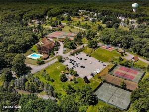 Lords Valley, Pennsylvania 18428, United States, 3 Bedrooms Bedrooms, ,2 BathroomsBathrooms,Residential,Active,201011