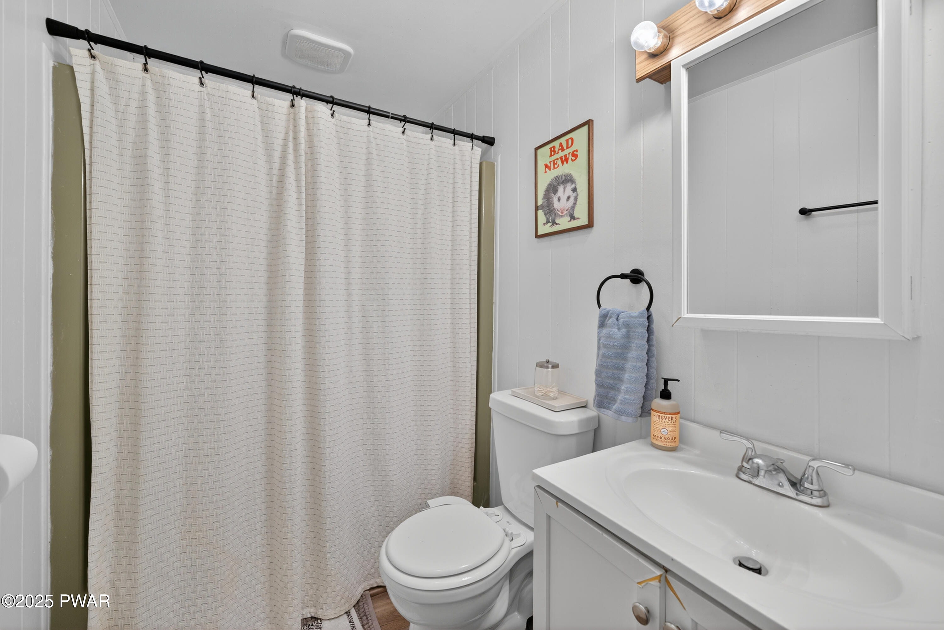 Lords Valley, Pennsylvania 18428, United States, 3 Bedrooms Bedrooms, ,2 BathroomsBathrooms,Residential,Active,201011