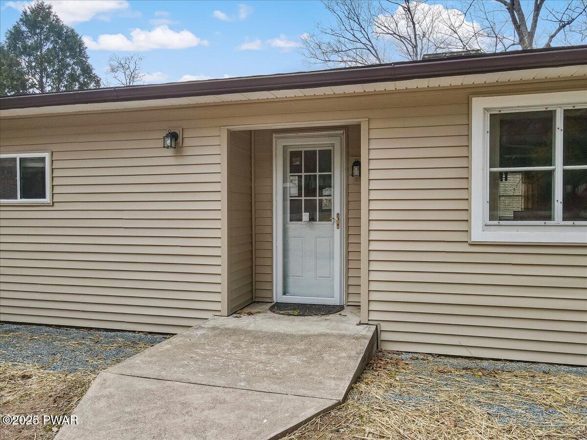 111 N Redwood Drive, Greentown, Pennsylvania image 3
