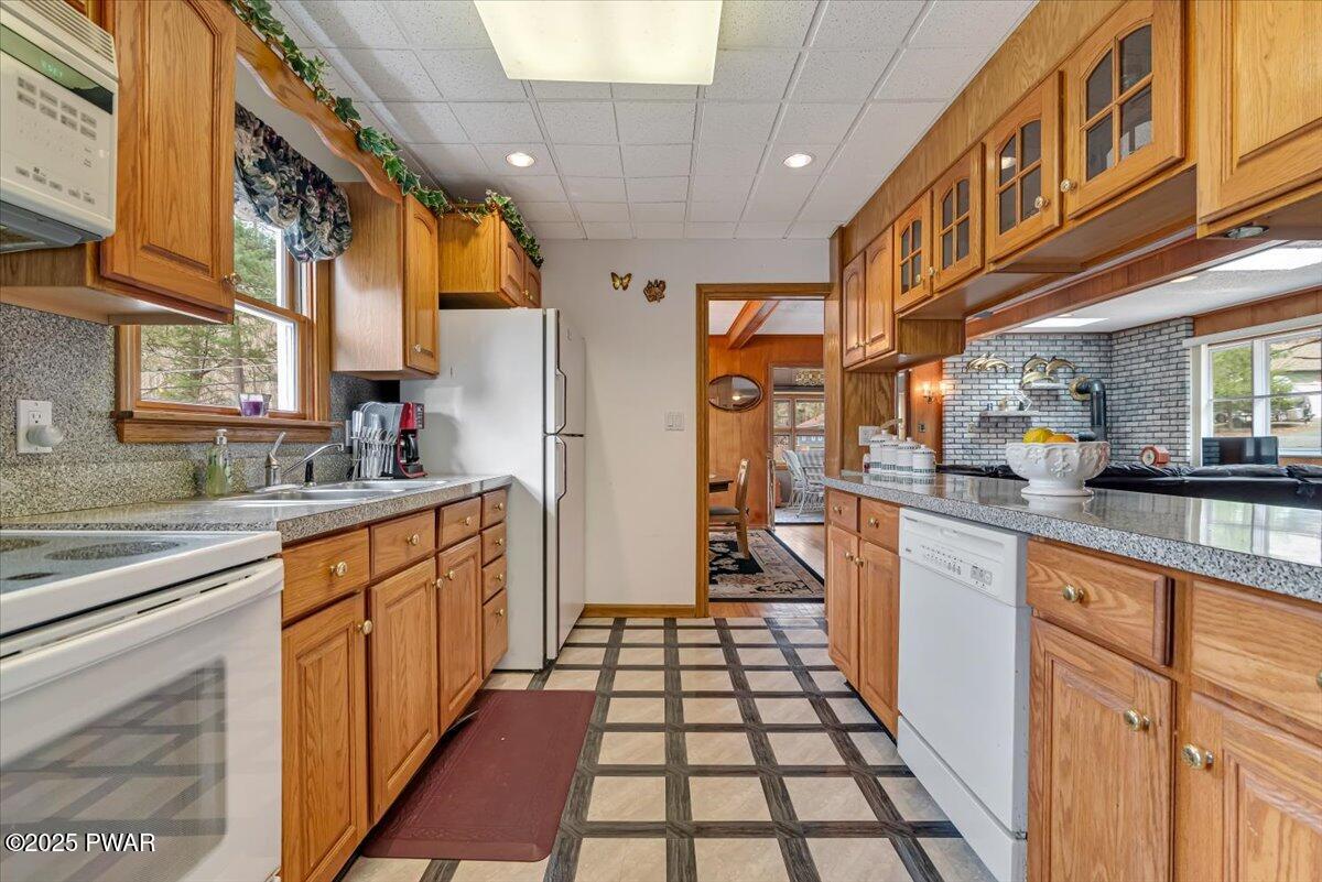 111 N Redwood Drive, Greentown, Pennsylvania image 16
