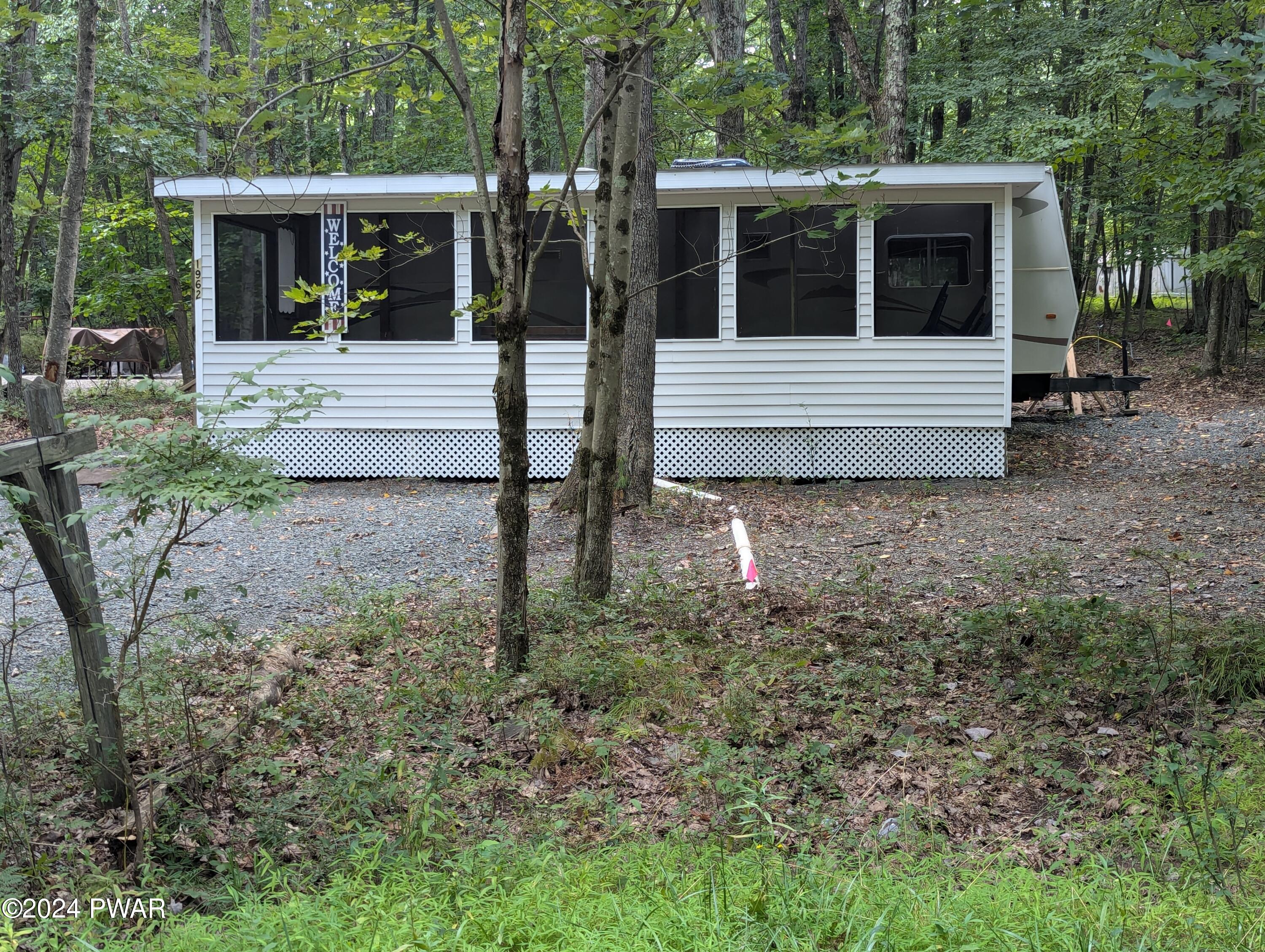 1962 Cardinal Lane, Shohola, Pennsylvania image 2