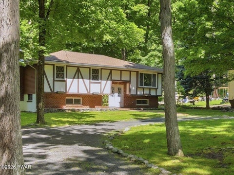 Homes For Sale - 1159 Pocono Mountain Lake Drive<br/> Pike County, Bushkill, PA 18324