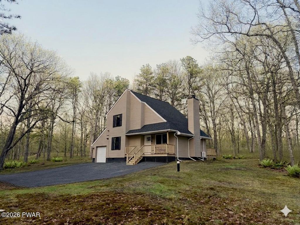 Photo of 127 Vista Court, Bushkill, PA 18324 (MLS # PW261025)