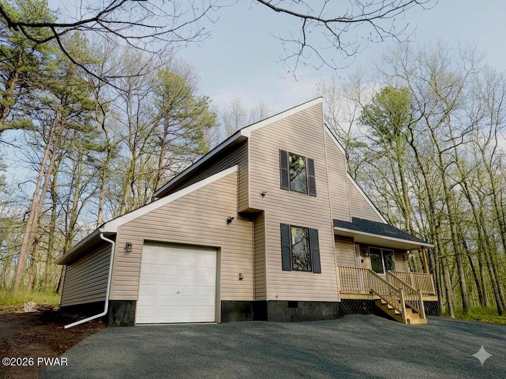 Photo of 127 Vista Court, Bushkill, PA 18324 (MLS # PW261025)