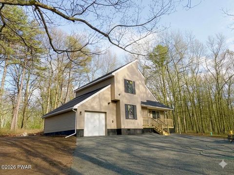 Homes For Sale - 127 Vista Court<br/> Bushkill, PA 18324