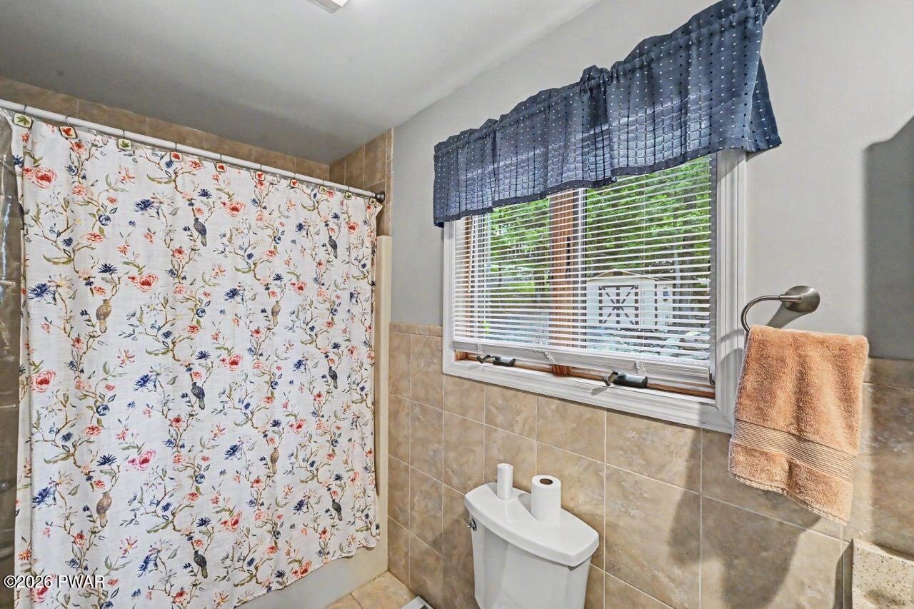 218 Lakeview Dr, Lake Ariel, PA, 18436, USA, 4 Bedrooms Bedrooms, ,3 BathroomsBathrooms,Residential,Active,218 Lakeview Dr,PW261851