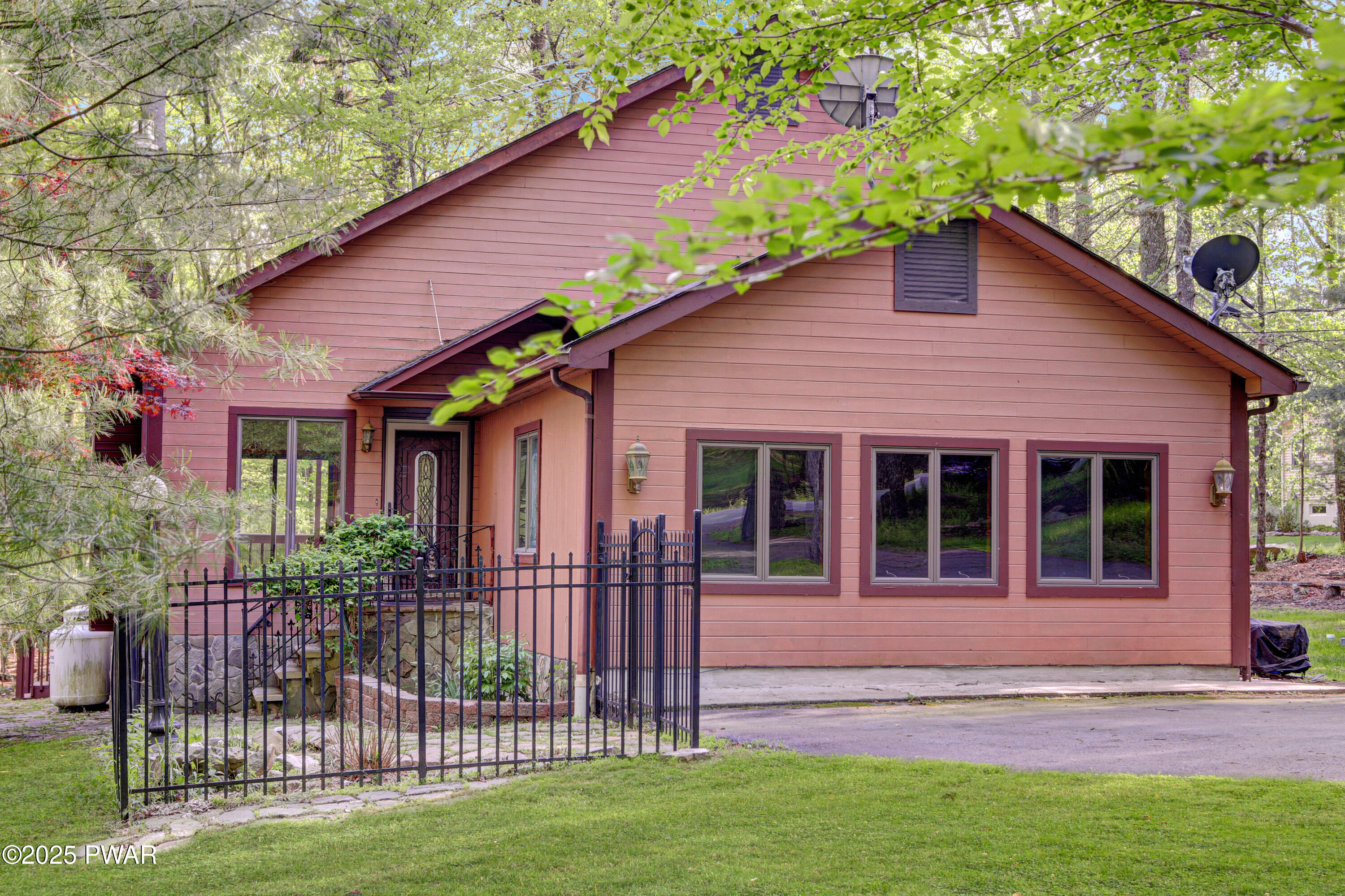 100 Crocus Lane, Milford, Pennsylvania image 1